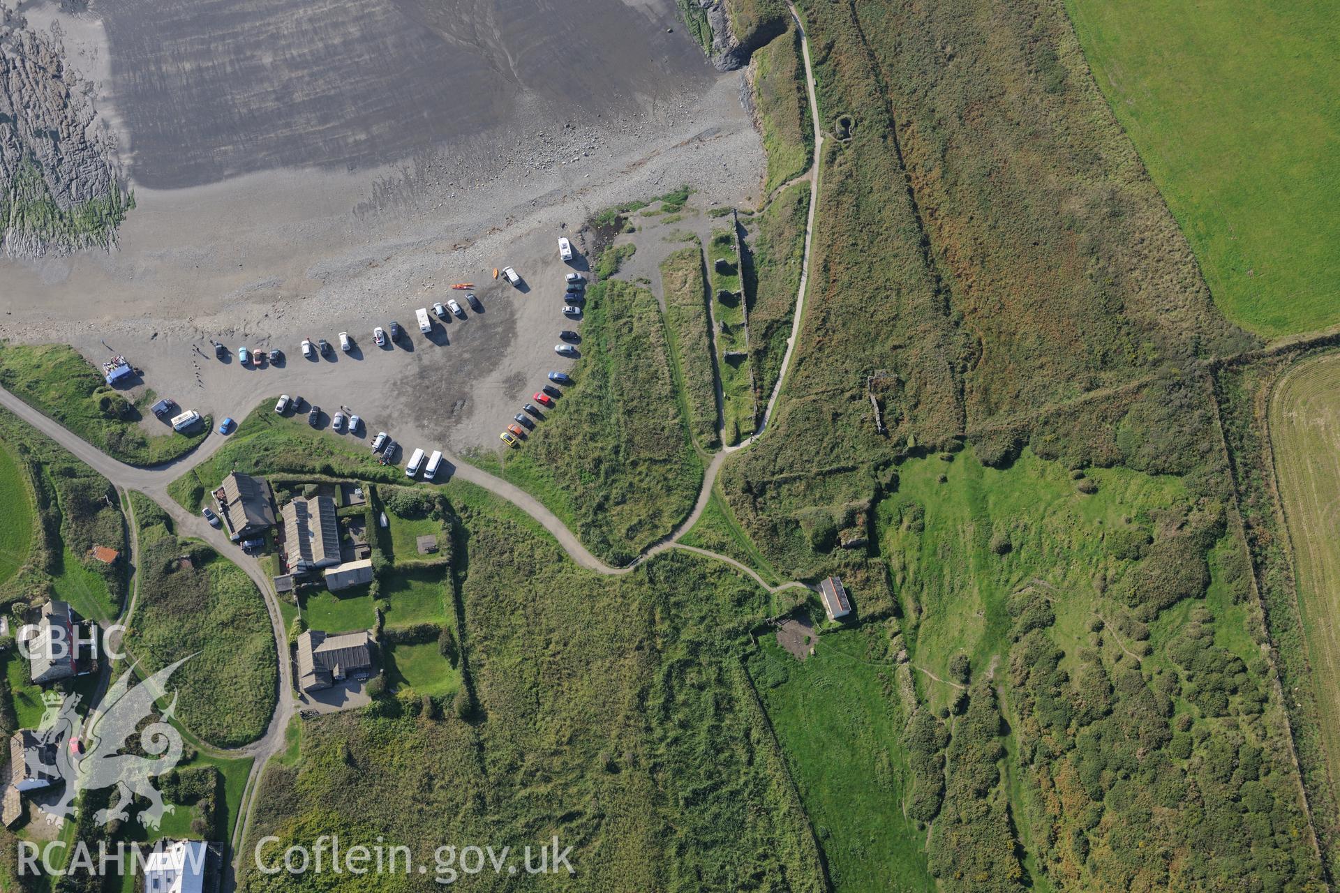 Abereiddy village, Bank farm & house; beach cottage, Swn-y-Mor house & remains of Porthgain quarrymen's cottages. Oblique aerial photograph taken during Royal Commission's programme of archaeological aerial reconnaissance by Toby Driver on 30/09/2015.