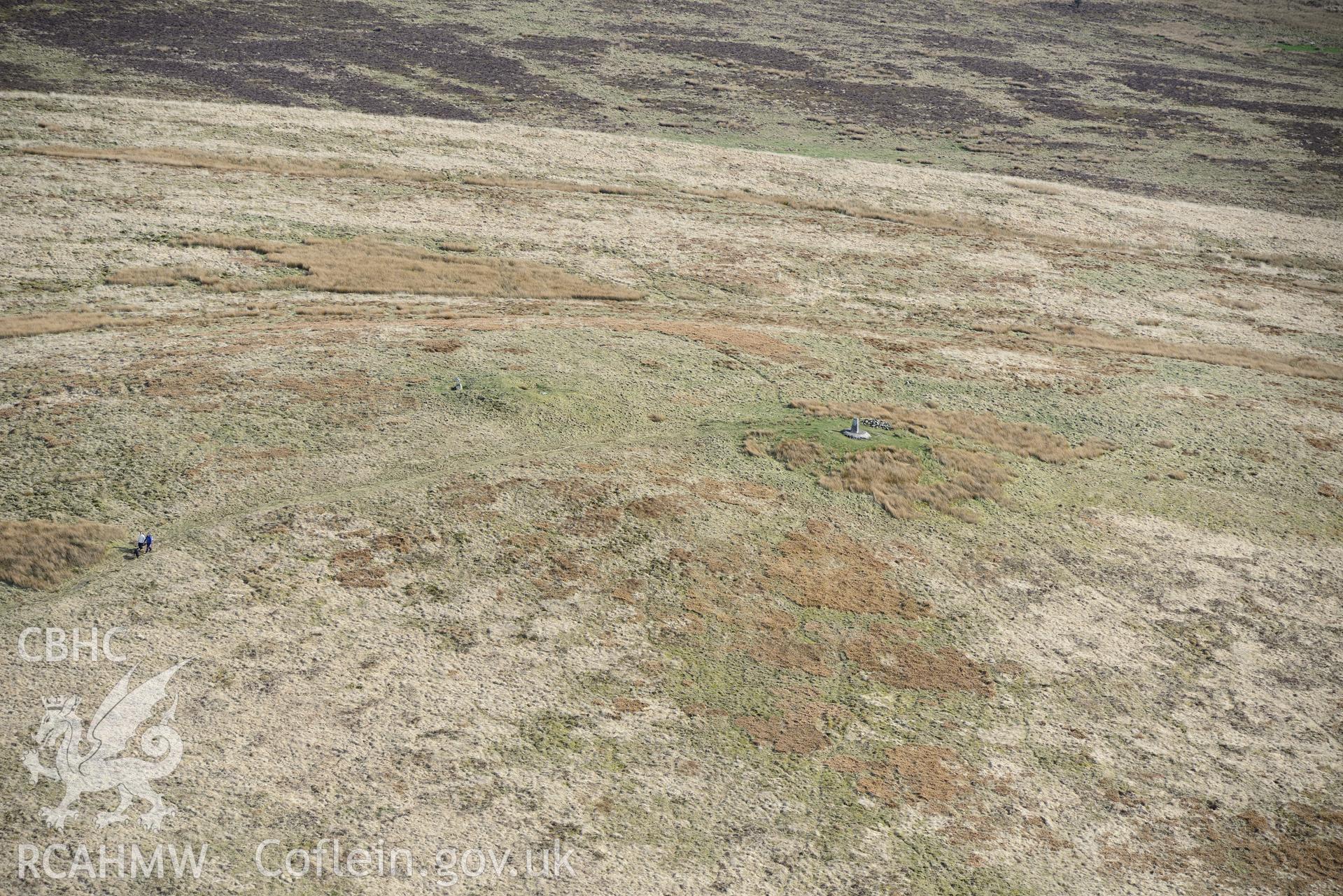 Foel Cwm-Cerwyn II - IV, Cairns. Oblique aerial photograph taken during the Royal Commission's programme of archaeological aerial reconnaissance by Toby Driver on 15th April 2015.'