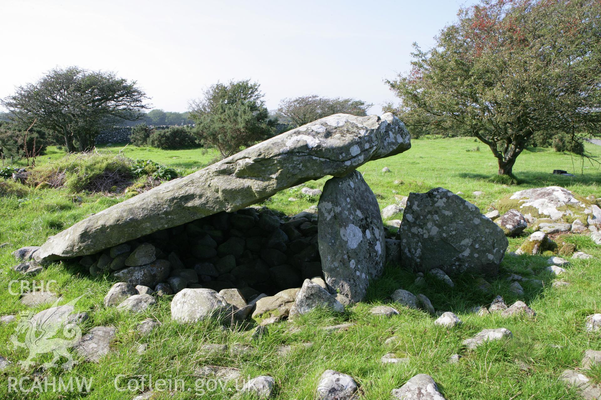 Cors y Gedol burial chamber, photo survey.