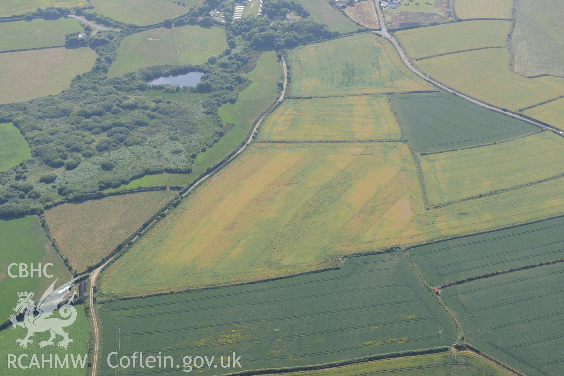 Mynydd Hwnt or Commins Mawr defended enclosure, east of Trefin, Pembrokeshire. Oblique aerial photograph taken during the Royal Commission?s programme of archaeological aerial reconnaissance by Toby Driver on 16th July 2013.