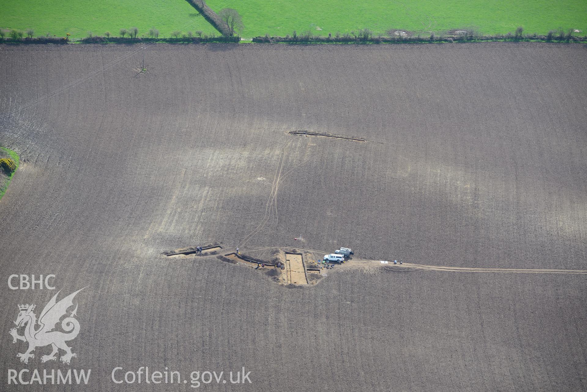 Causewayed Enclosure Northeast of Dryslwyn. Oblique aerial photograph taken during the Royal Commission's programme of archaeological aerial reconnaissance by Toby Driver on 15th April 2015.