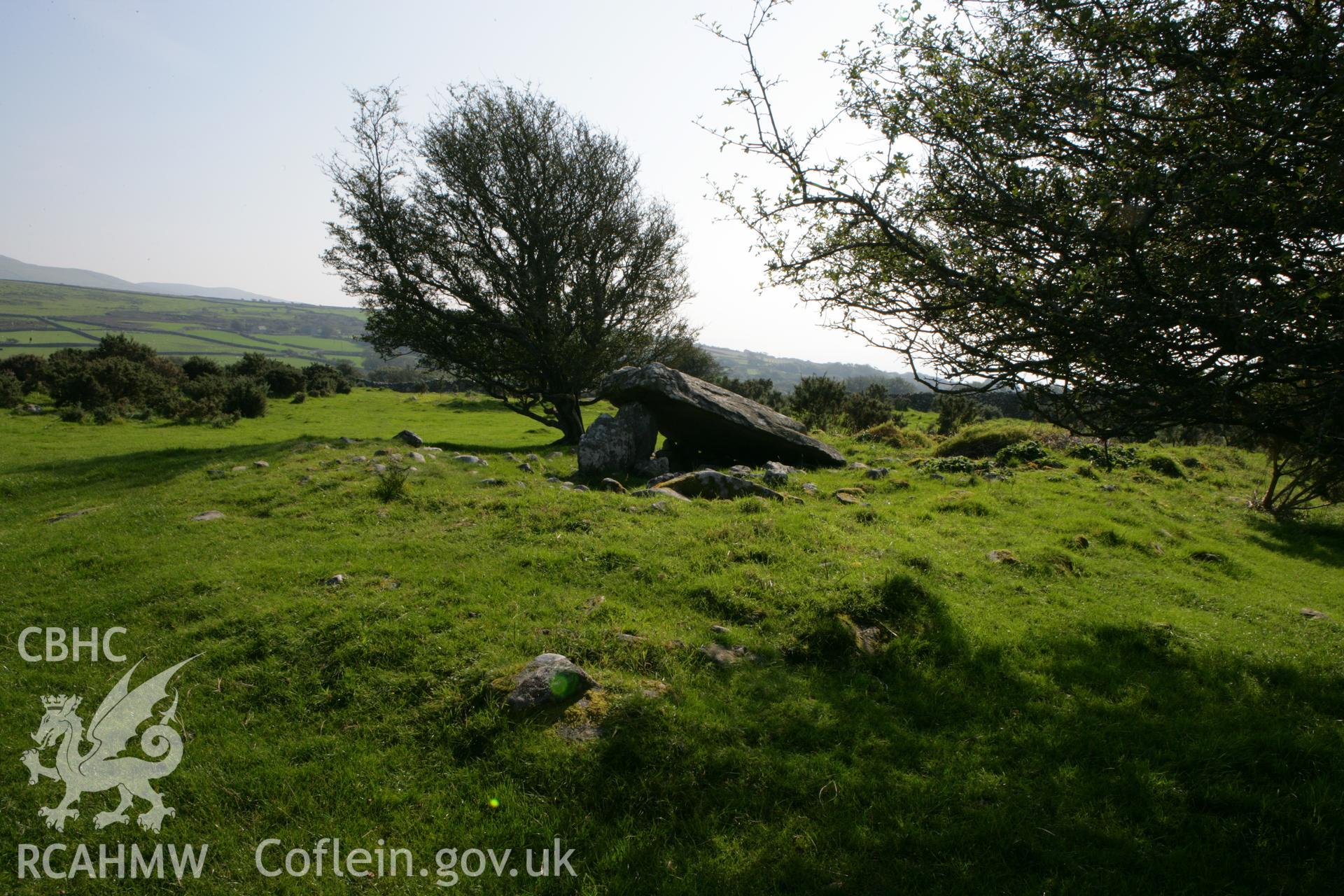 Cors y Gedol burial chamber, photo survey.