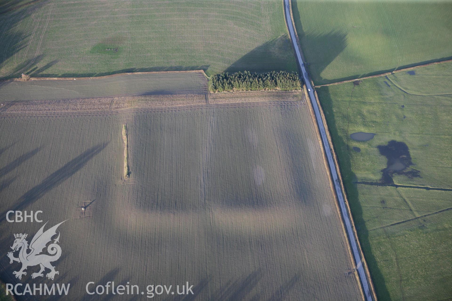 RCAHMW colour oblique photograph of Forden Gaer Roman Fort. Taken by Toby Driver on 08/02/2011.