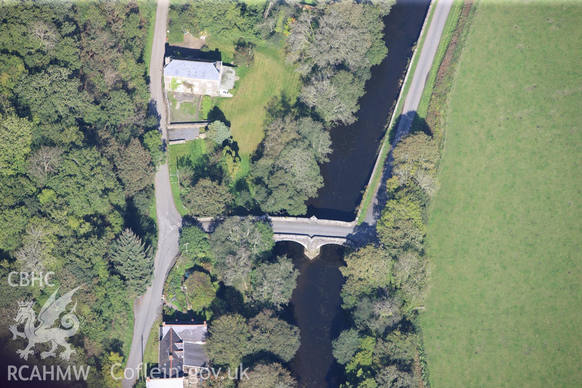 RCAHMW colour oblique photograph of Llawhaden Bridge. Taken by Toby Driver and Oliver Davies on 28/09/2011.