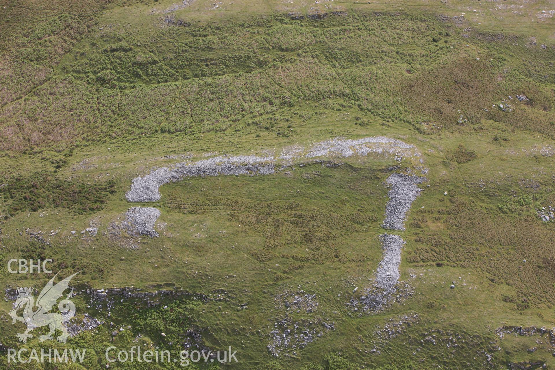 RCAHMW colour oblique photograph of Cefn Cilsanws enclosure. Taken by Toby Driver on 13/06/2011.