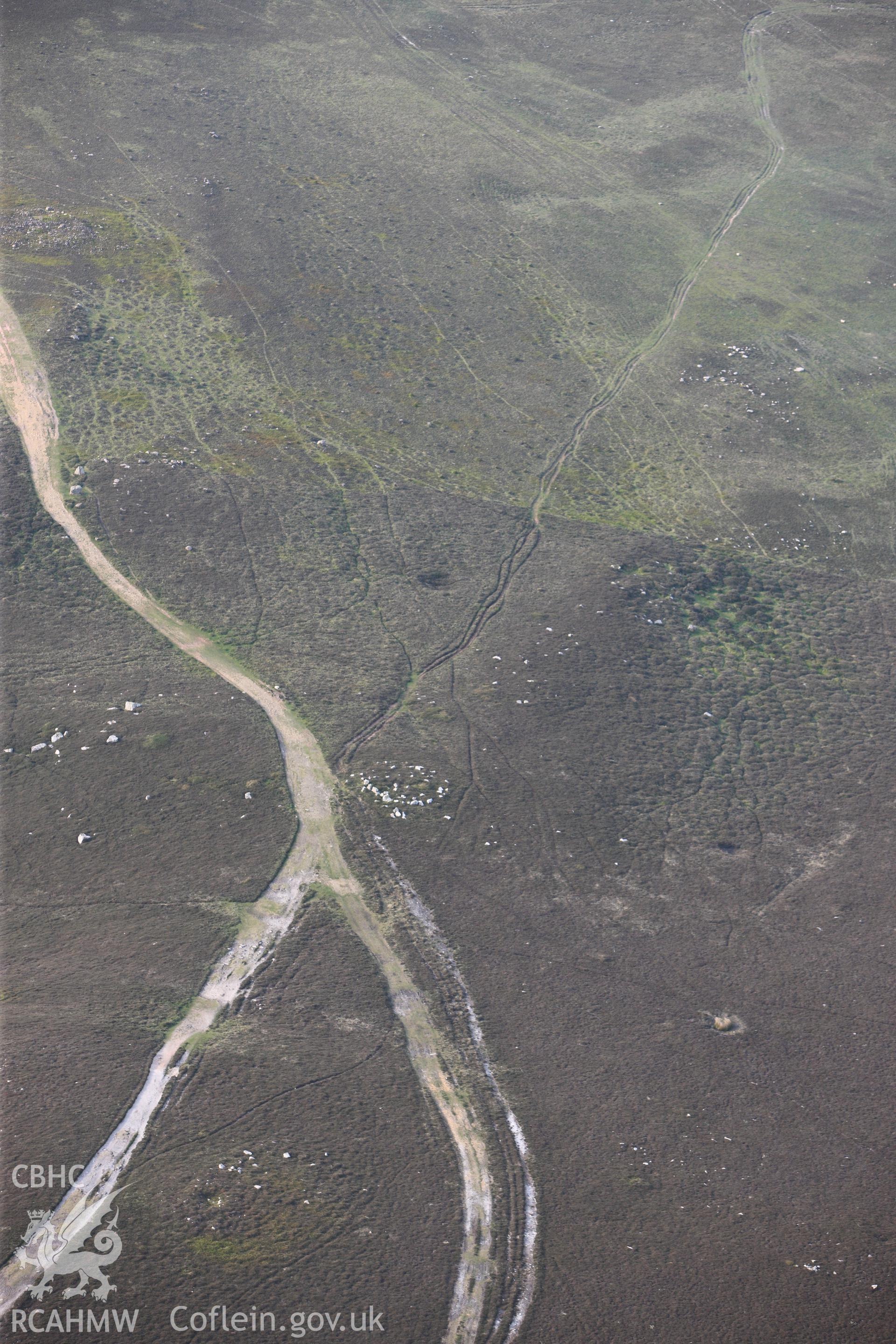 RCAHMW colour oblique photograph of Rhossili Down cairn II. Taken by Toby Driver and Oliver Davies on 04/05/2011.