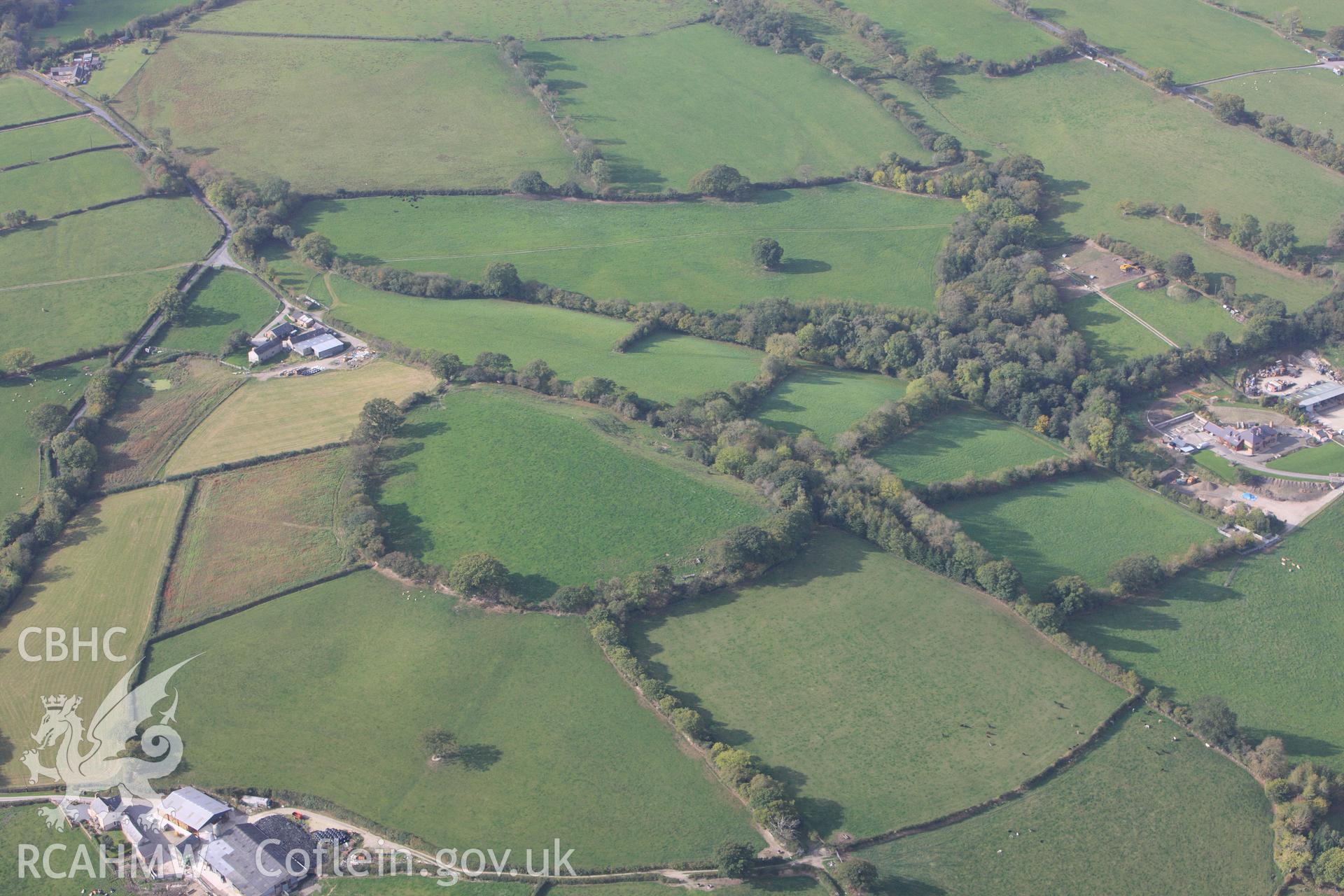 RCAHMW colour oblique photograph of Pen-Y-Gaer, Defended Enclosure. Taken by Toby Driver on 04/10/2011.