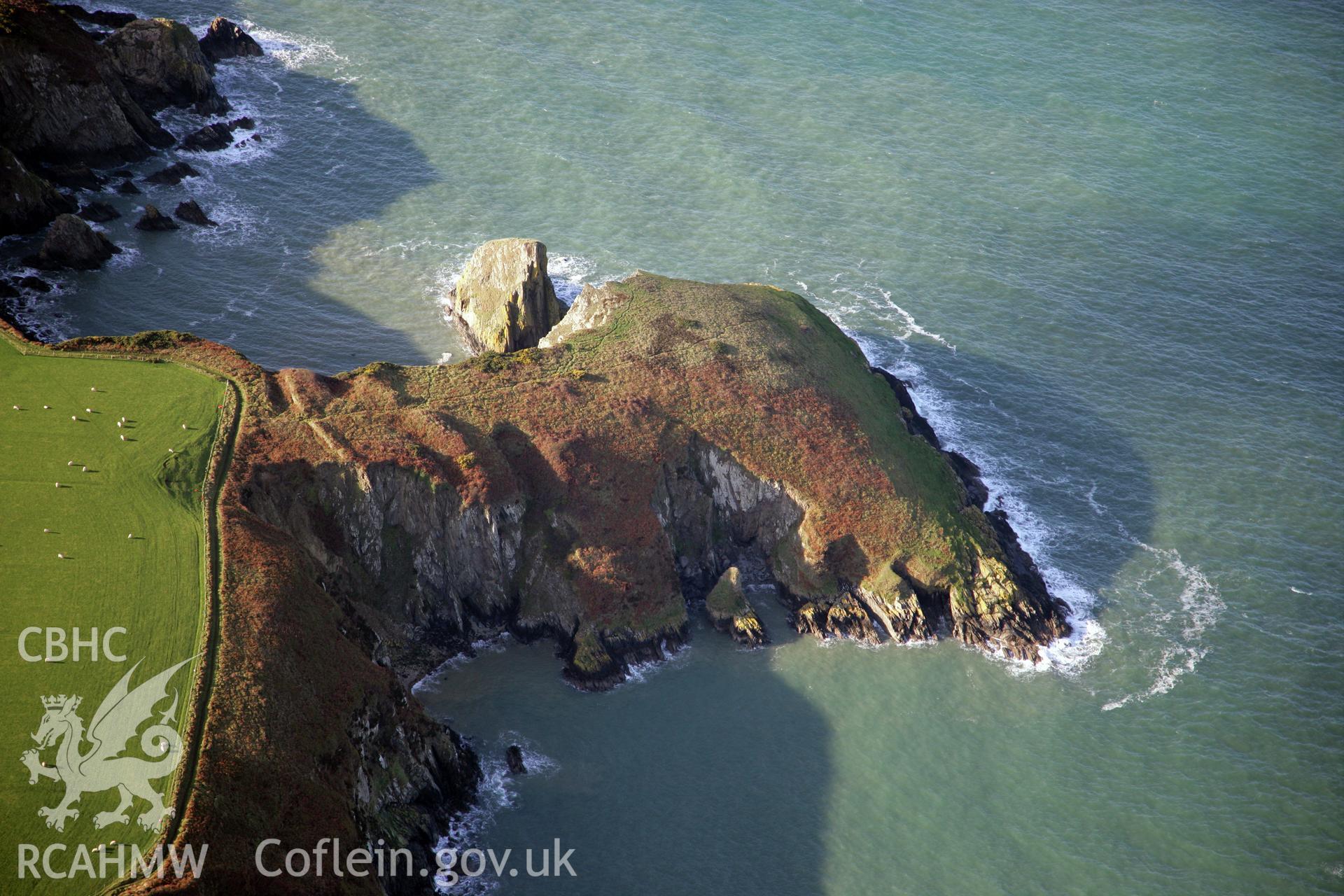 RCAHMW colour oblique photograph of Castell Coch, Pen Morfa, viewed from the south-east. Taken by O. Davies & T. Driver on 22/11/2013.