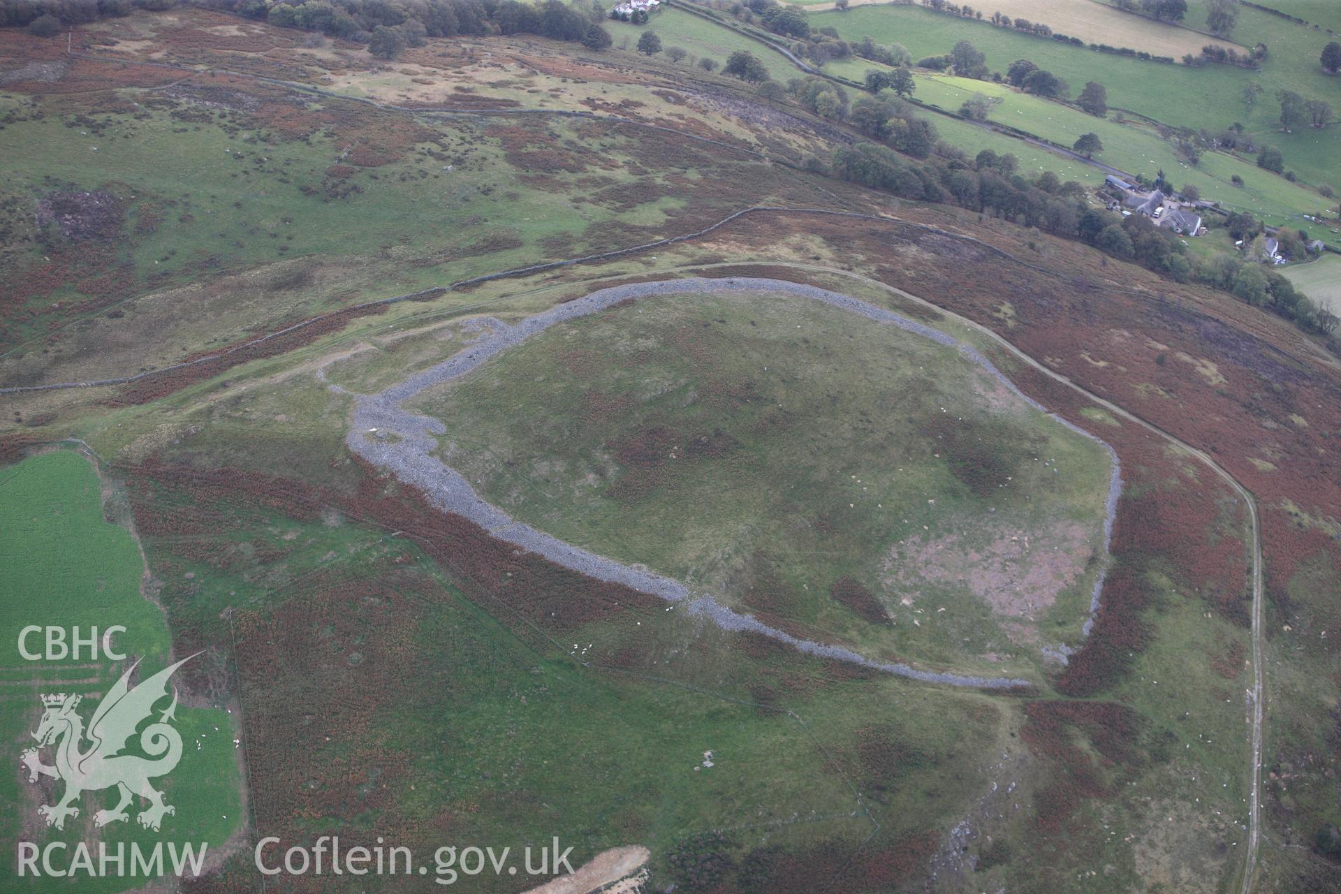 RCAHMW colour oblique photograph of Caer Drewyn Hillfort. Taken by Toby Driver on 04/10/2011.