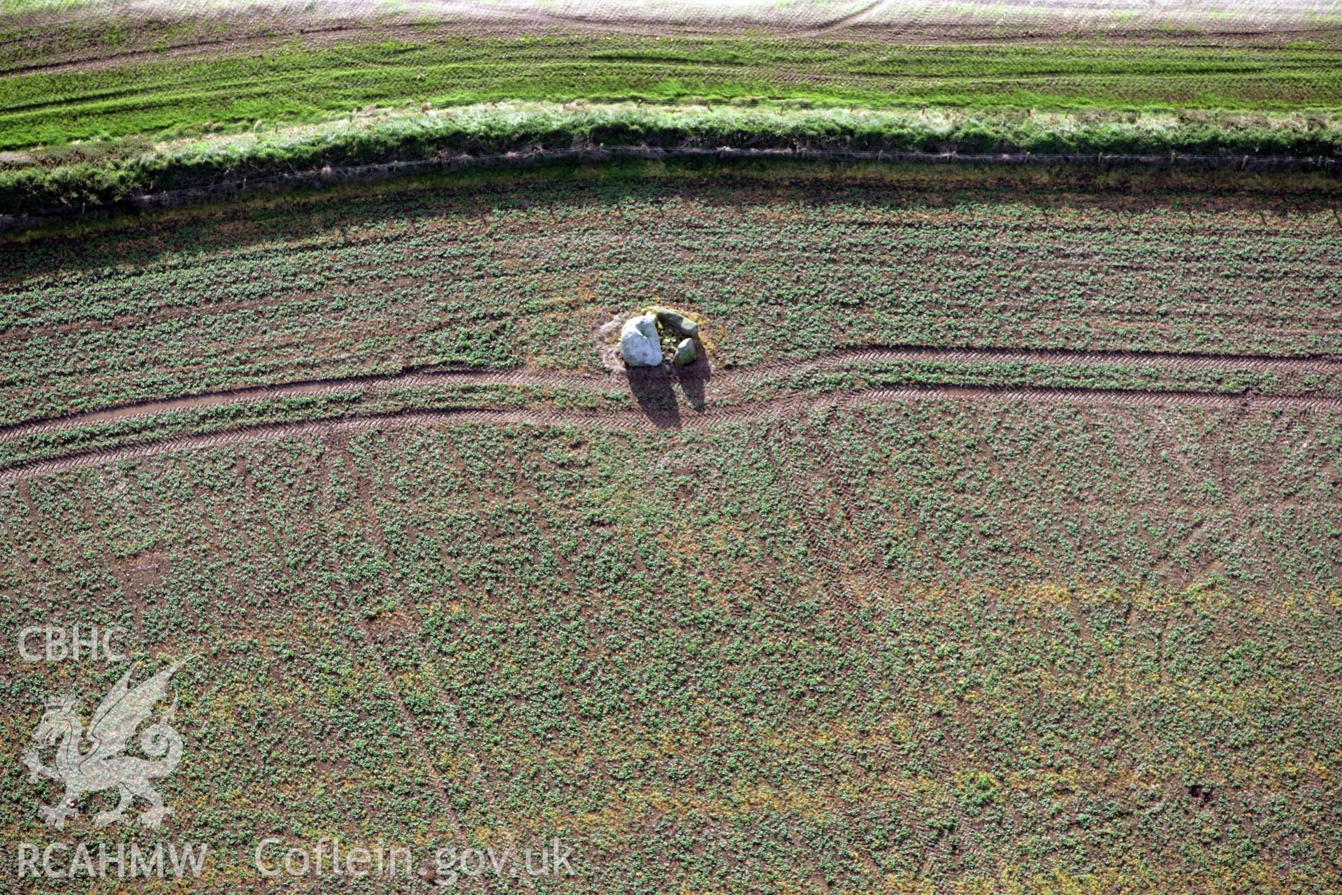 RCAHMW colour oblique photograph of Treffynnon;Llanreithian burial chamber, viewed from the north. Taken by O. Davies & T. Driver on 22/11/2013.