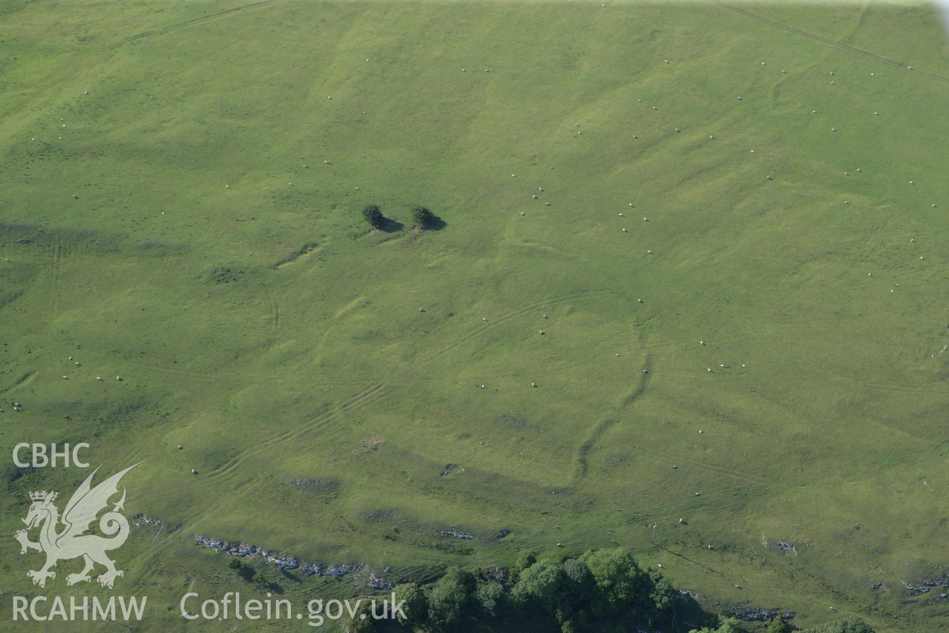 RCAHMW colour oblique photograph of Marian Ffrith enclosure. Taken by Toby Driver and Oliver Davies on 27/07/2011.