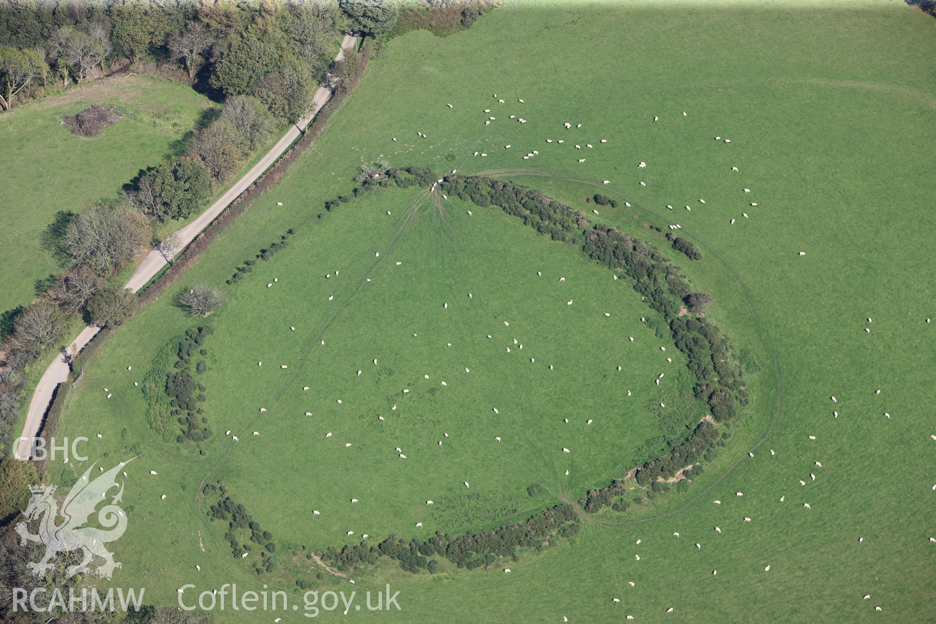 RCAHMW colour oblique photograph of Caerau Gaer. Taken by Toby Driver and Oliver Davies on 28/09/2011.