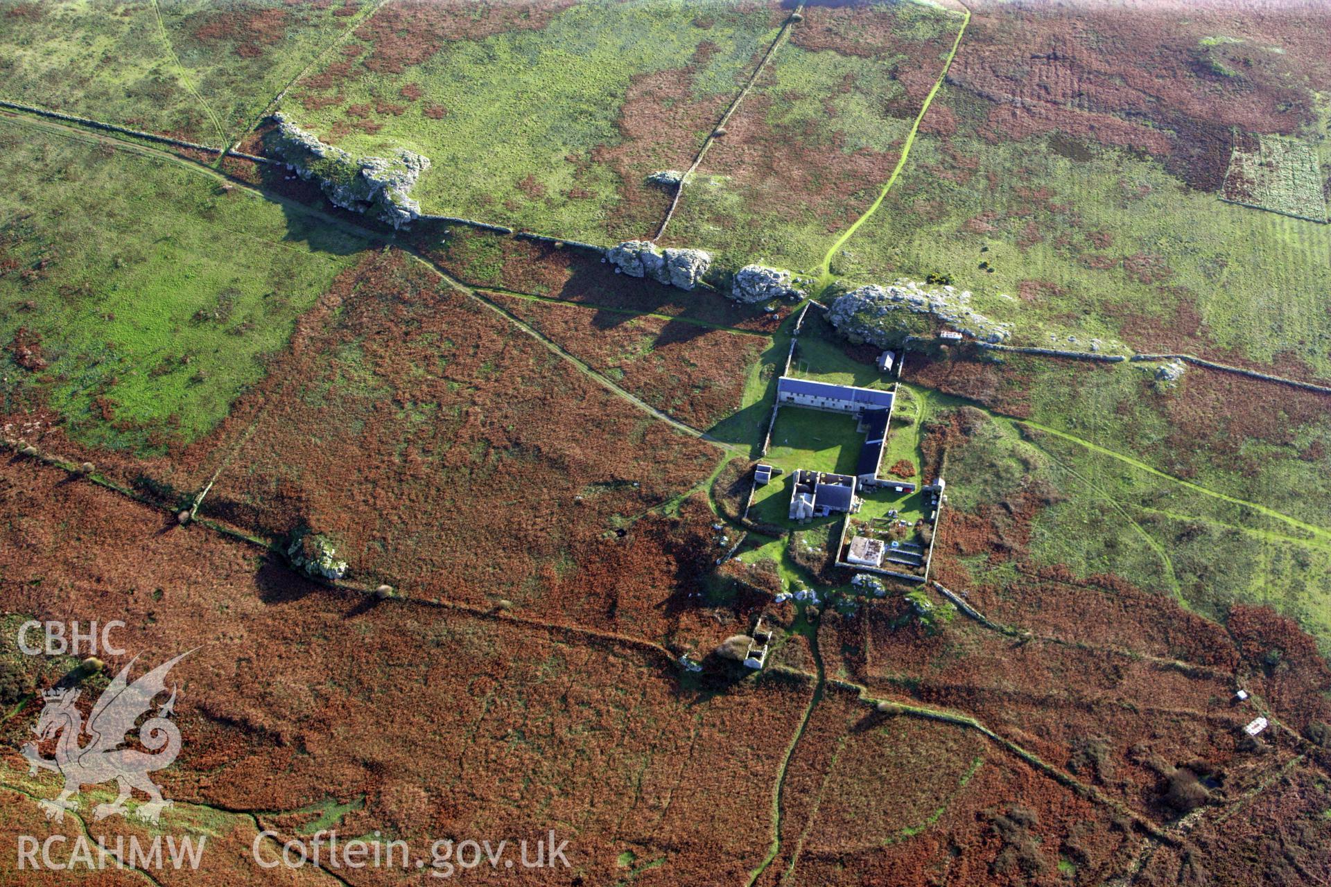 RCAHMW colour oblique photograph of farm, Skomer Island, viewed from the north. Taken by O. Davies & T. Driver on 22/11/2013.