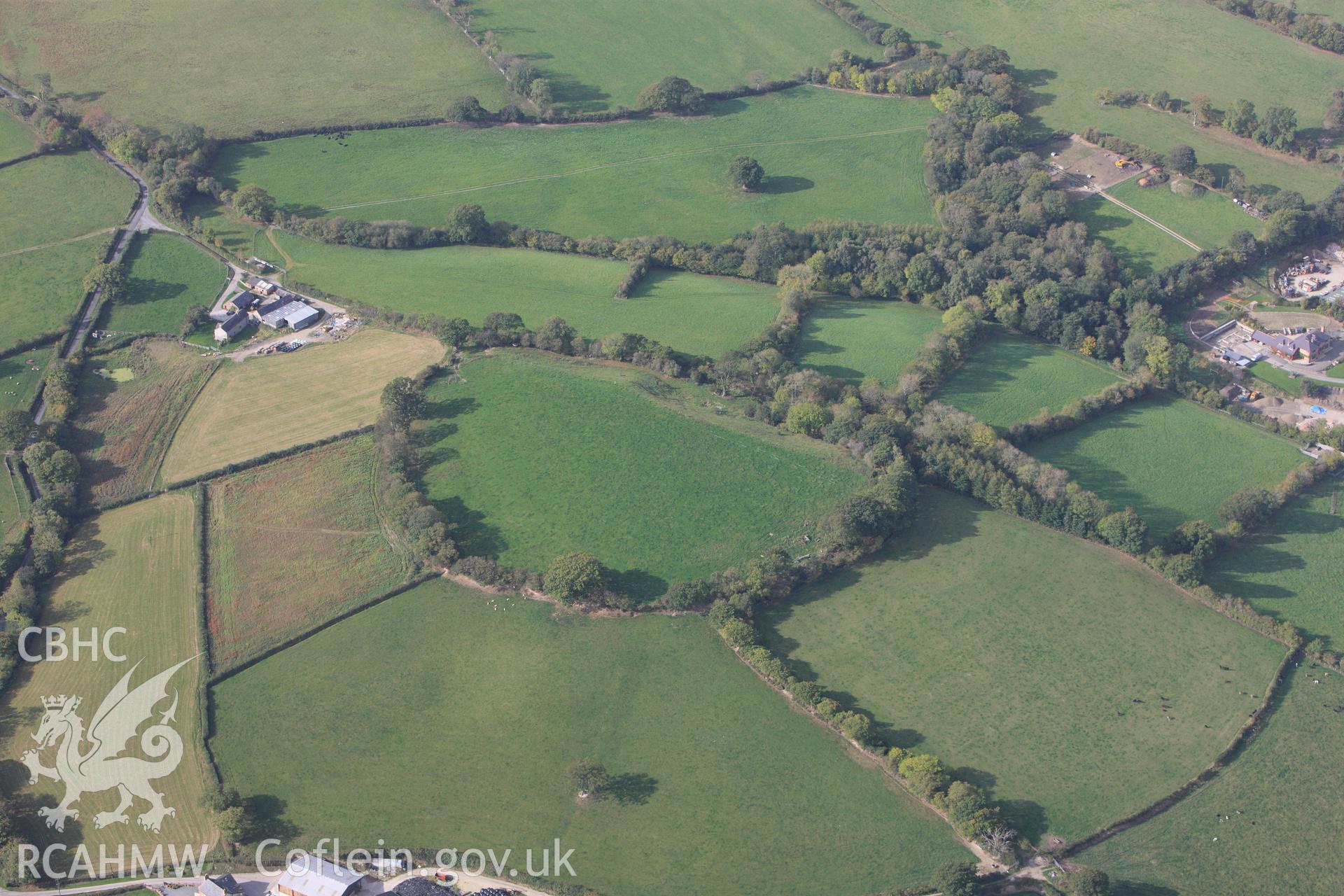 RCAHMW colour oblique photograph of Pen-Y-Gaer, Defended Enclosure. Taken by Toby Driver on 04/10/2011.