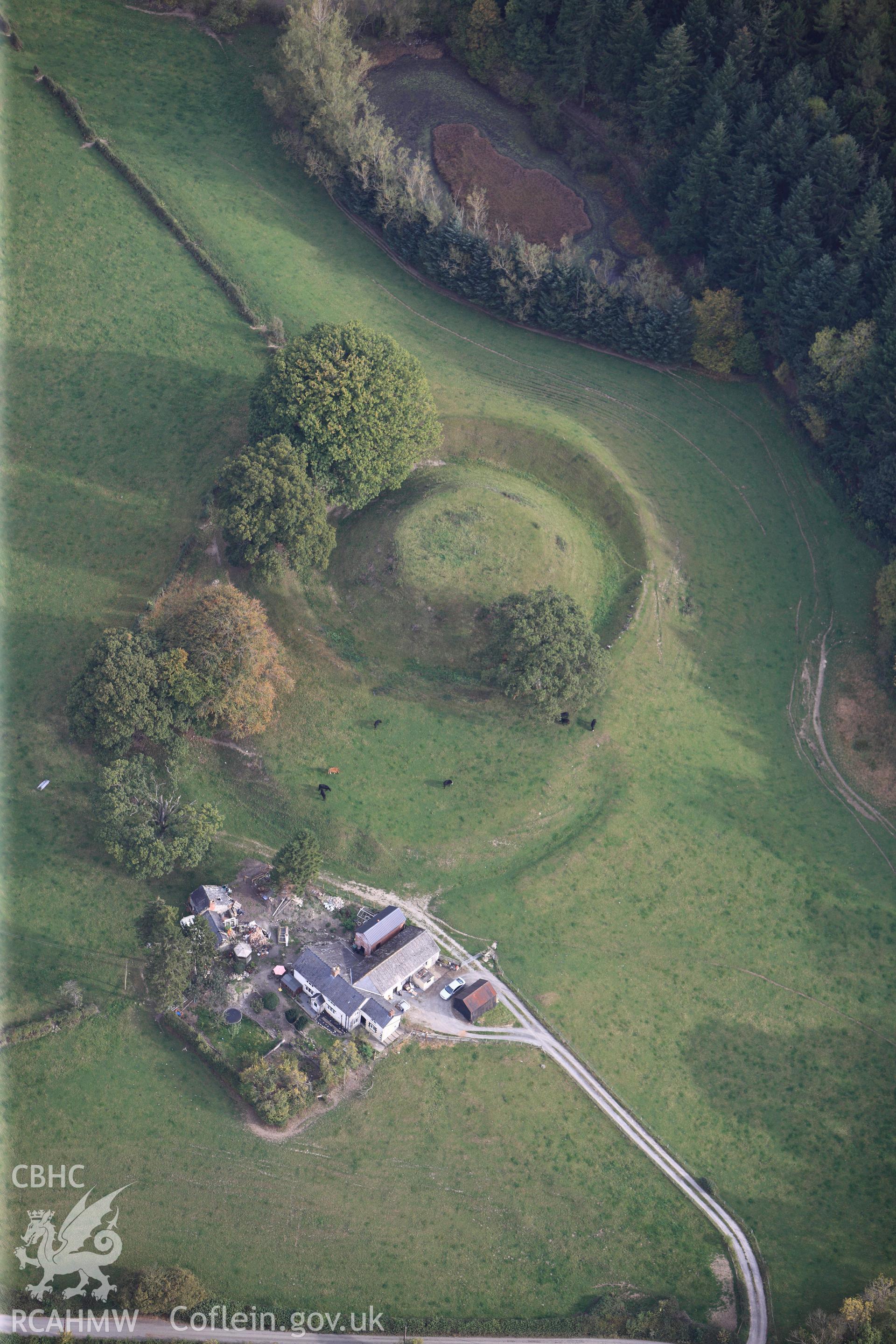 RCAHMW colour oblique photograph of Sycharth Castle, Llansilin, Sycarth Castle. Taken by Toby Driver on 04/10/2011.