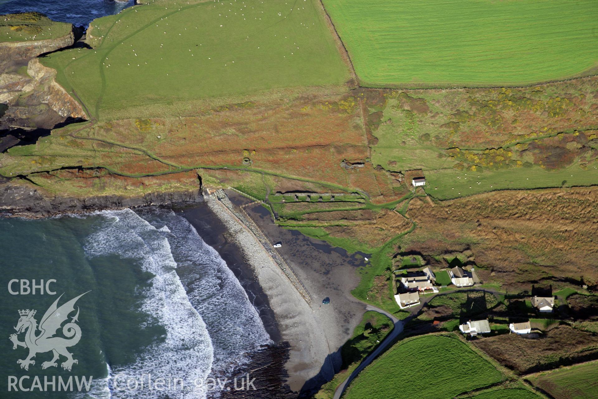 RCAHMW colour oblique photograph of Aber Eiddy industrial complex, lime kiln and adjacent group of cottages, viewed from the south. Taken by O. Davies & T. Driver on 22/11/2013.