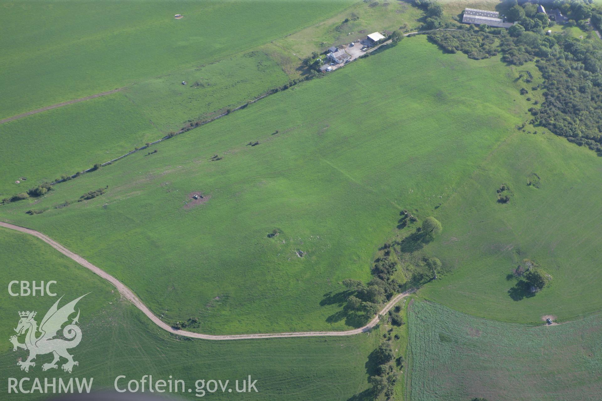 RCAHMW colour oblique photograph of Warren enclosure B. Taken by Toby Driver and Oliver Davies on 27/07/2011.