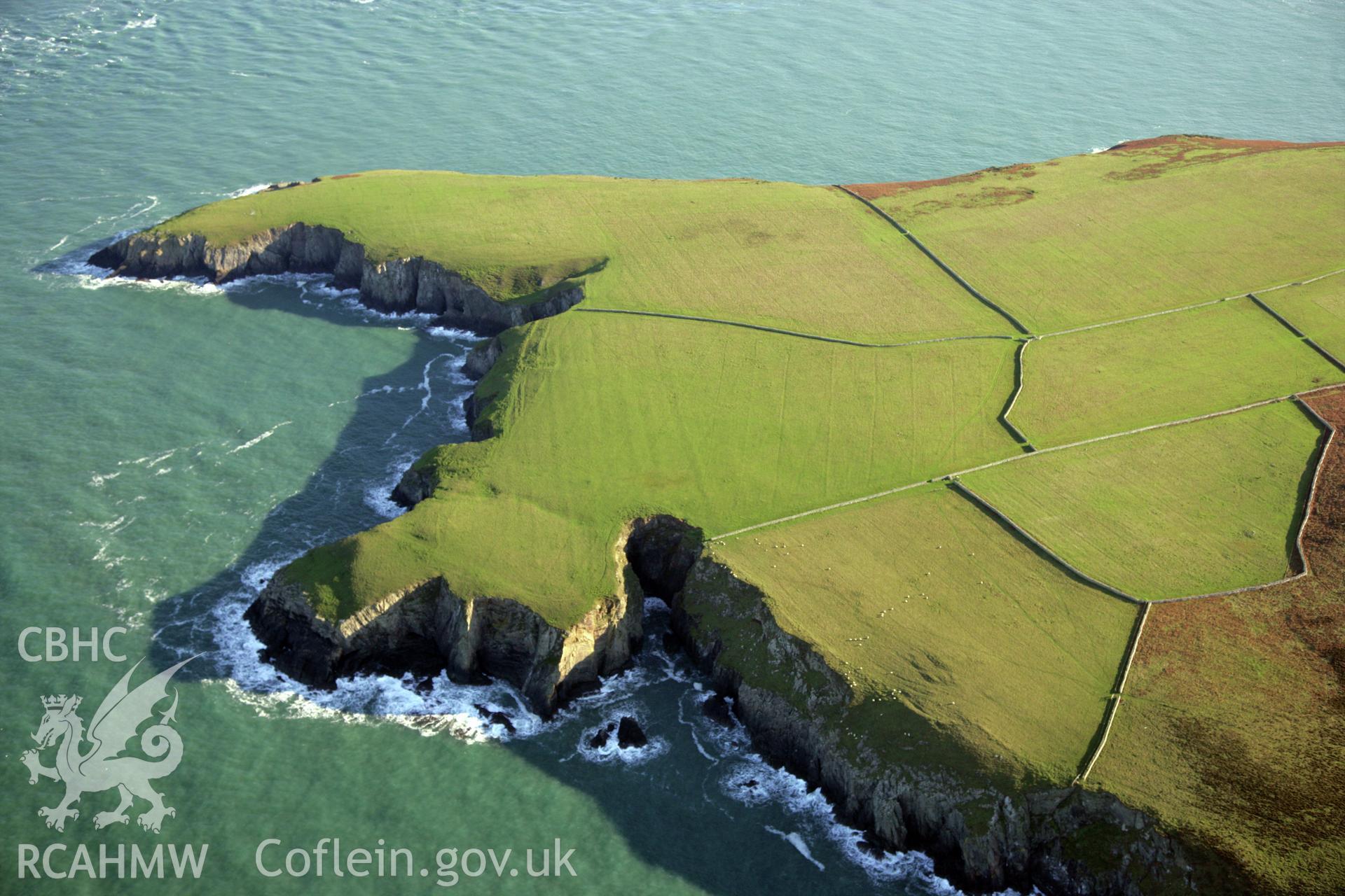 RCAHMW colour oblique photograph of Trwyn Ogog Hen cultivation features and Trwyn Sion-Owen relict field system, Ramsey Island. Taken by O. Davies & T. Driver on 22/11/2013.