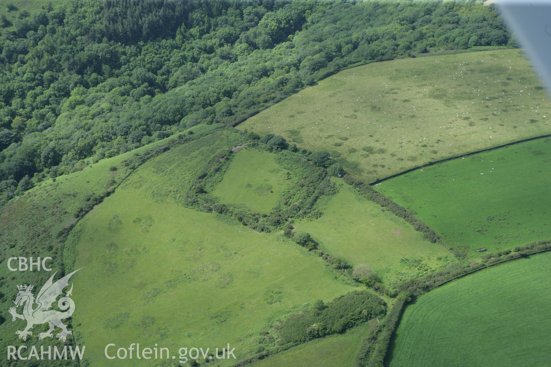 RCAHMW colour oblique photograph of Castell Aberdeuddur. Taken by Toby Driver and Oliver Davies on 28/06/2011.