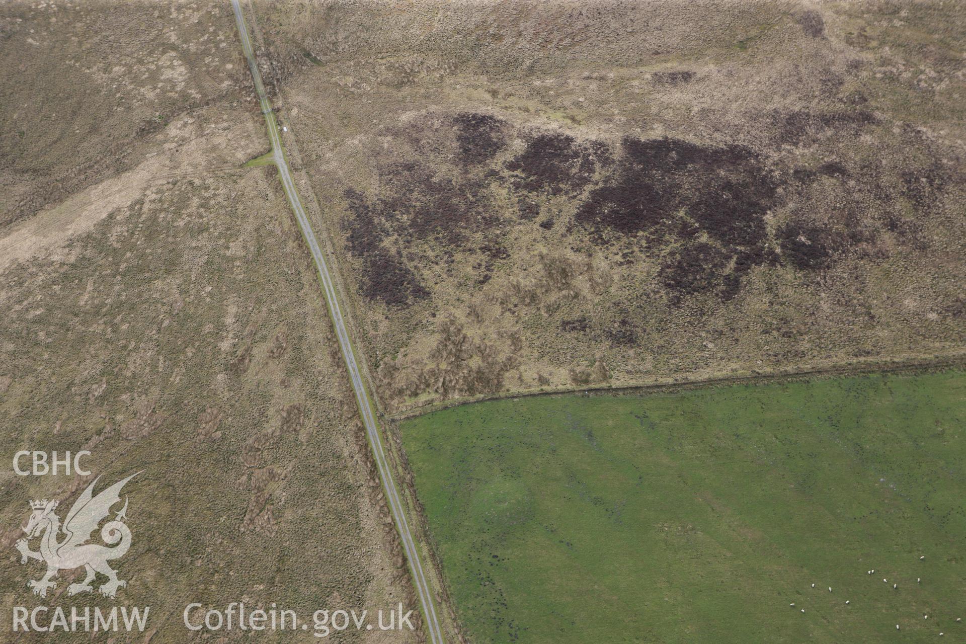 RCAHMW colour oblique photograph of Pen-y-Groes Isaf, cairn. Taken by Toby Driver on 22/03/2011.