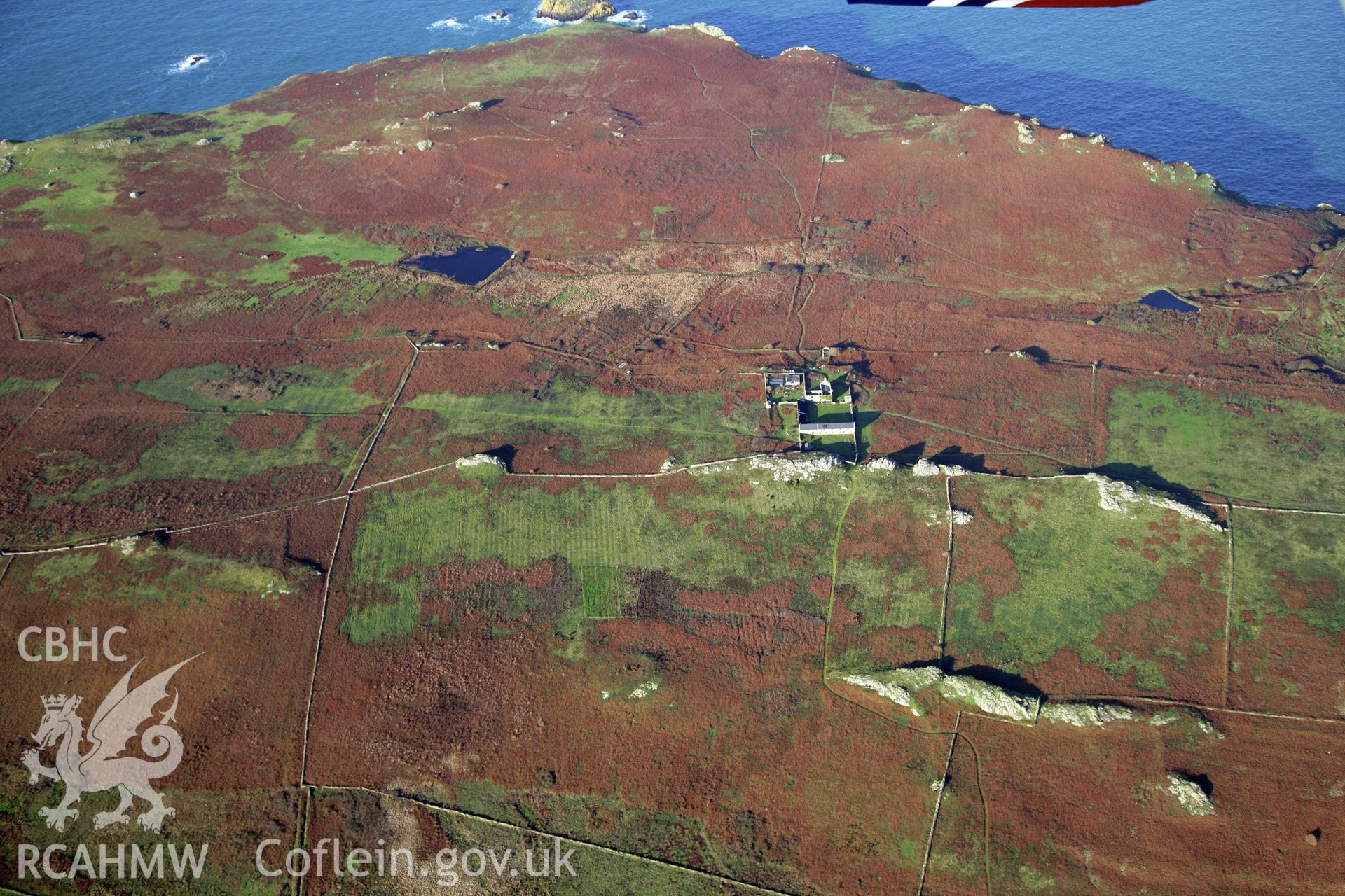 RCAHMW colour oblique photograph of farm, Skomer Island, viewed from the south. Taken by O. Davies & T. Driver on 22/11/2013.