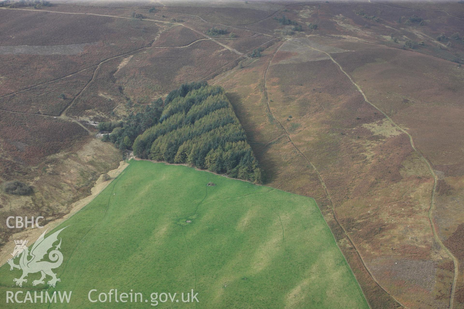 RCAHMW colour oblique photograph of Blaen Nant Barrow. Taken by Toby Driver on 04/10/2011.