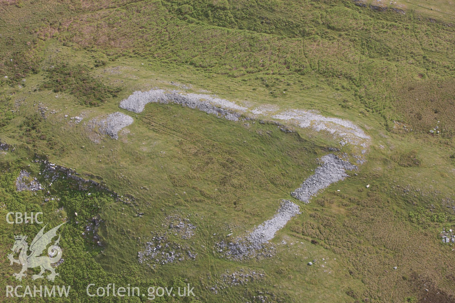 RCAHMW colour oblique photograph of Cefn Cilsanws enclosure. Taken by Toby Driver on 13/06/2011.