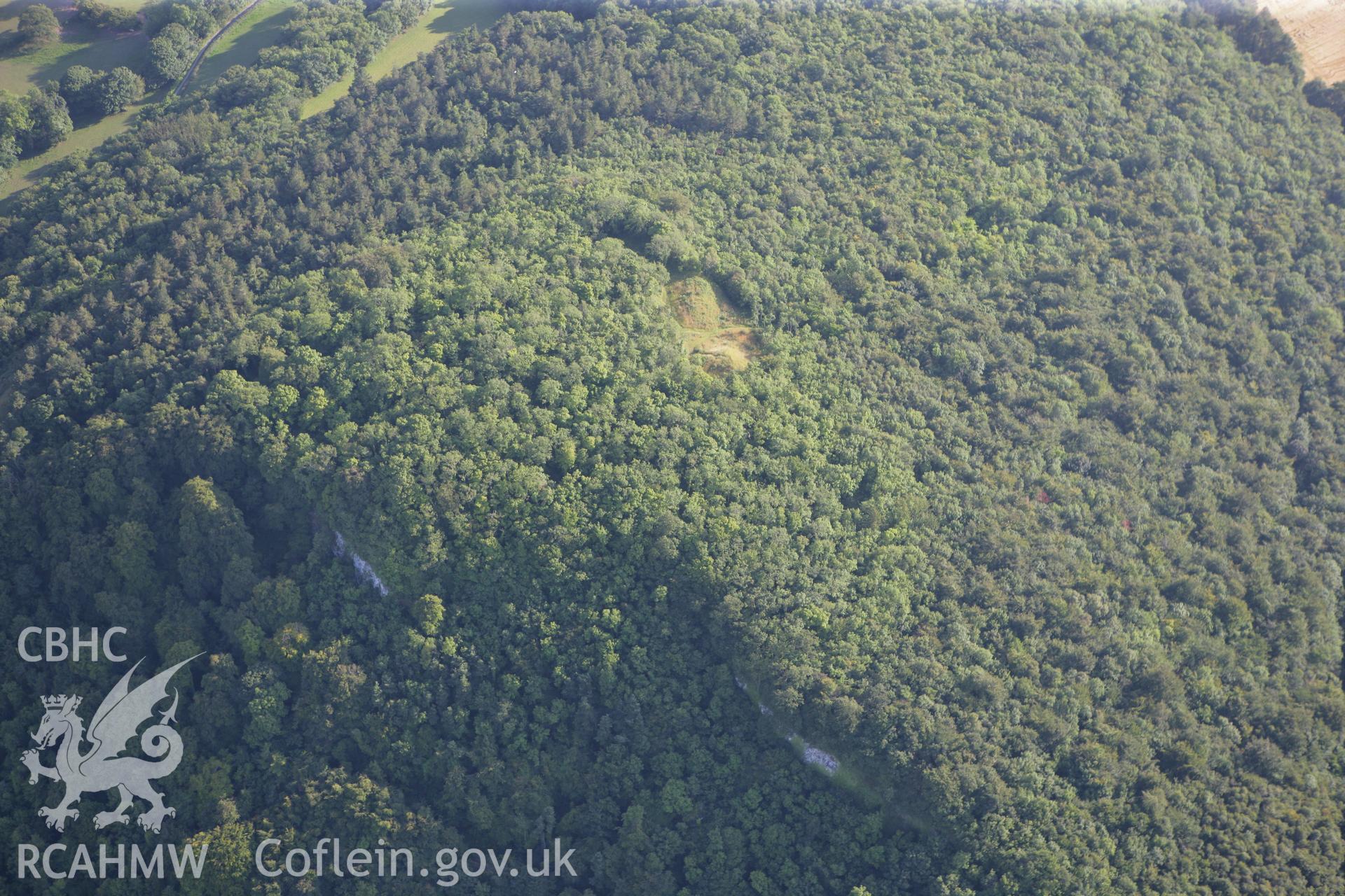 RCAHMW colour oblique photograph of Castell Cawr. Taken by Toby Driver and Oliver Davies on 27/07/2011.