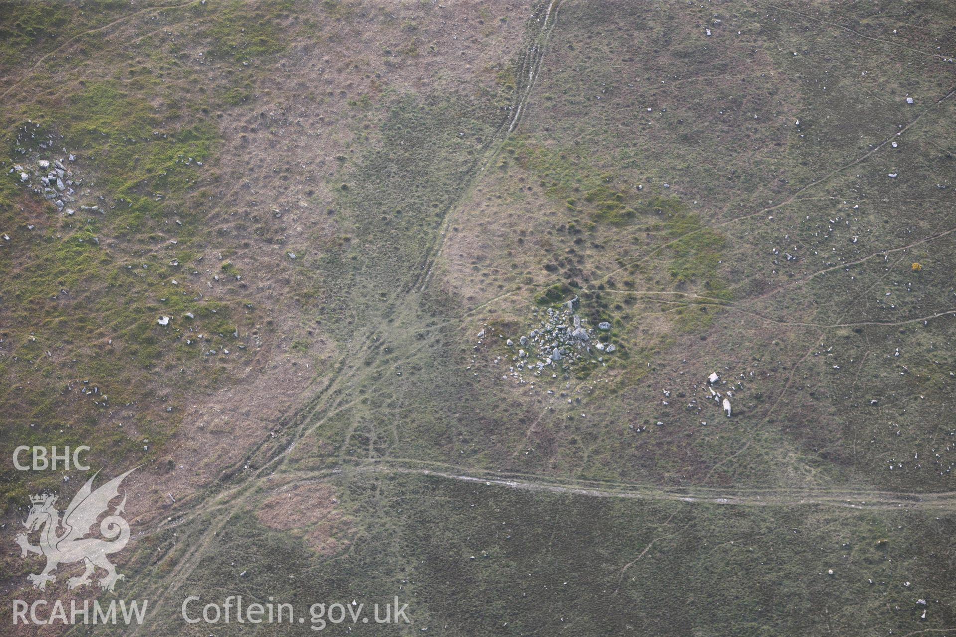 RCAHMW colour oblique photograph of Sweyne's Howe south cairn. Taken by Toby Driver and Oliver Davies on 04/05/2011.