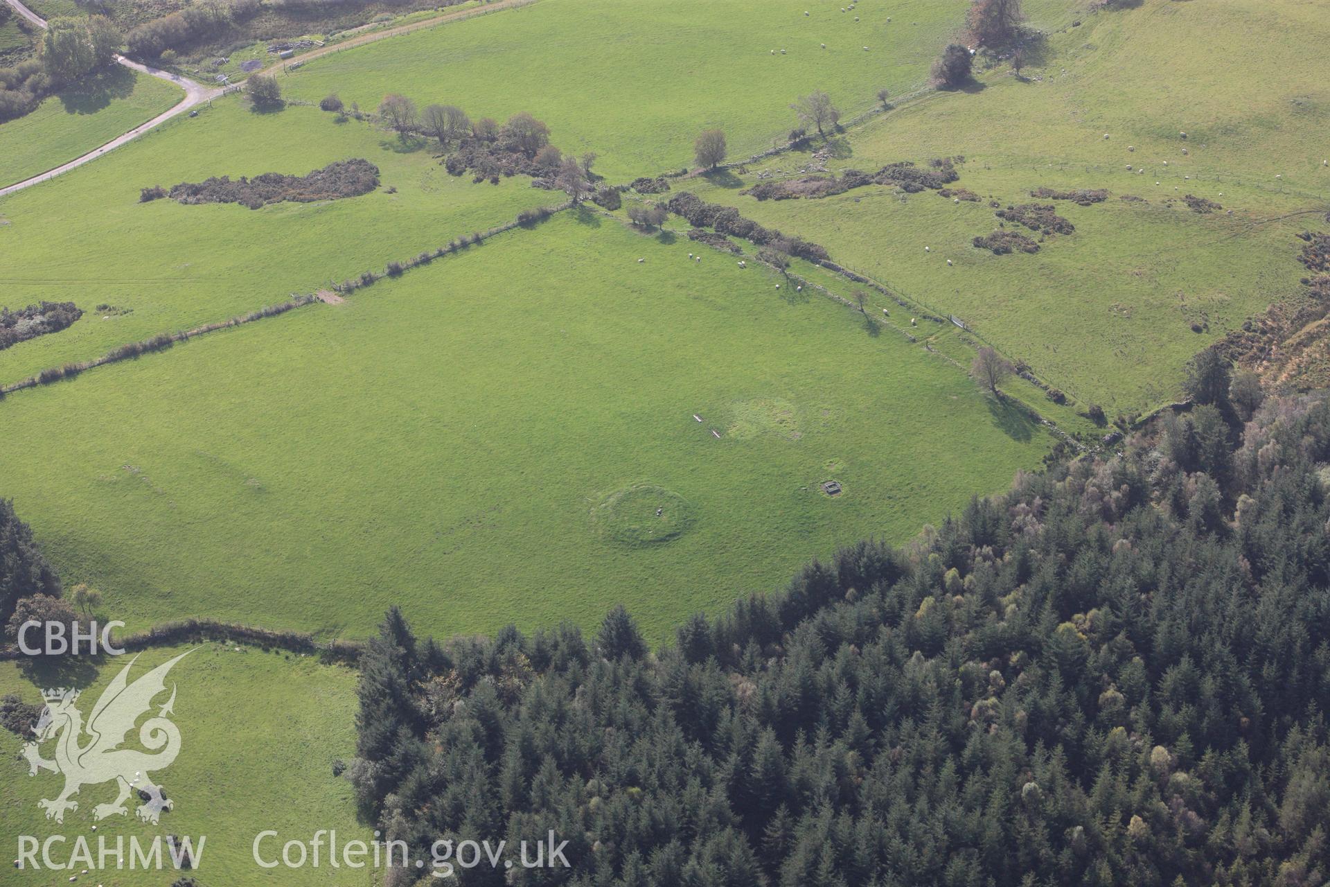 RCAHMW colour oblique photograph of Garw Fynydd, Cairn, Cockpit. Taken by Toby Driver on 04/10/2011.