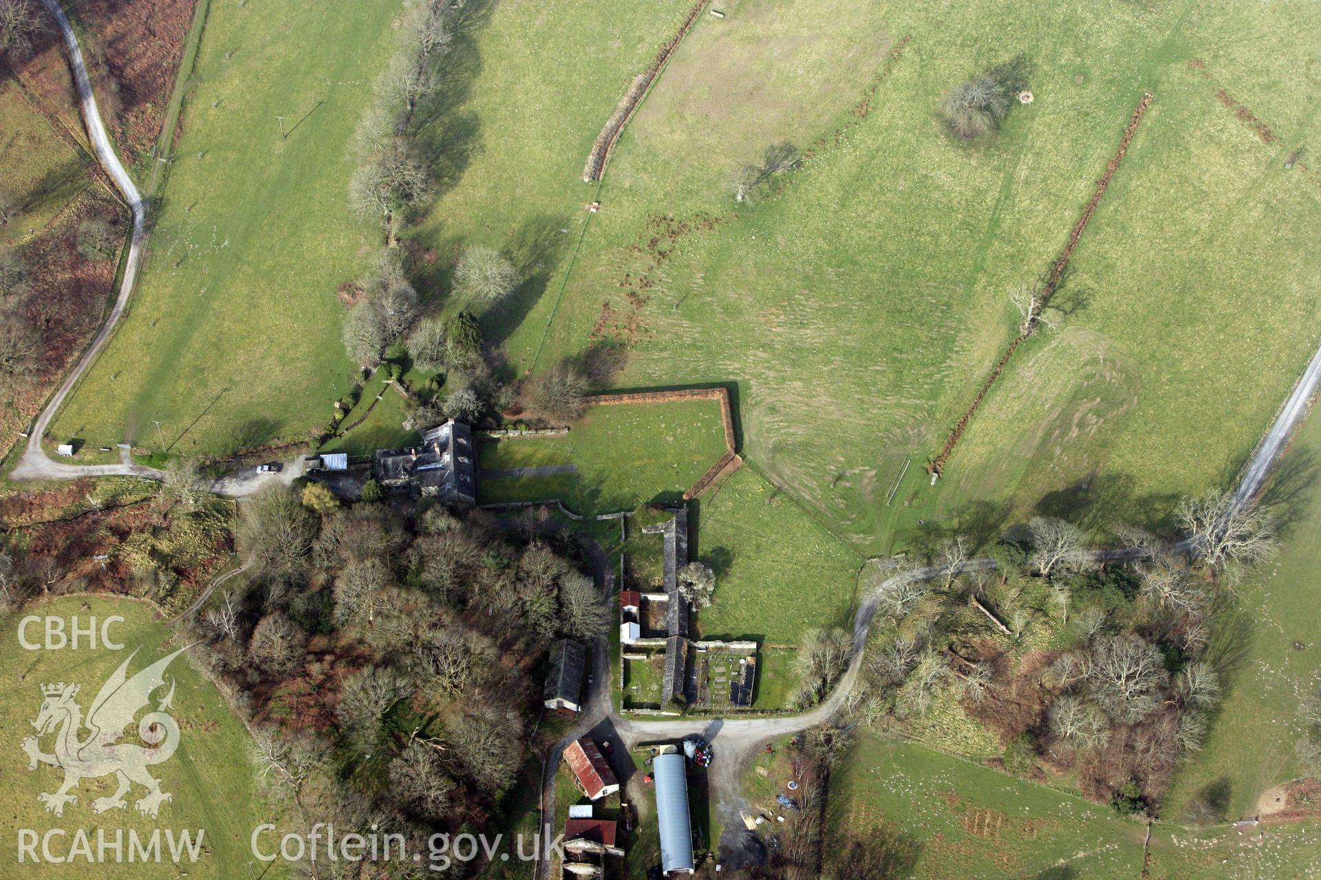 RCAHMW colour oblique photograph of Llynlloedd Farm. Taken by Toby Driver on 25/03/2011.