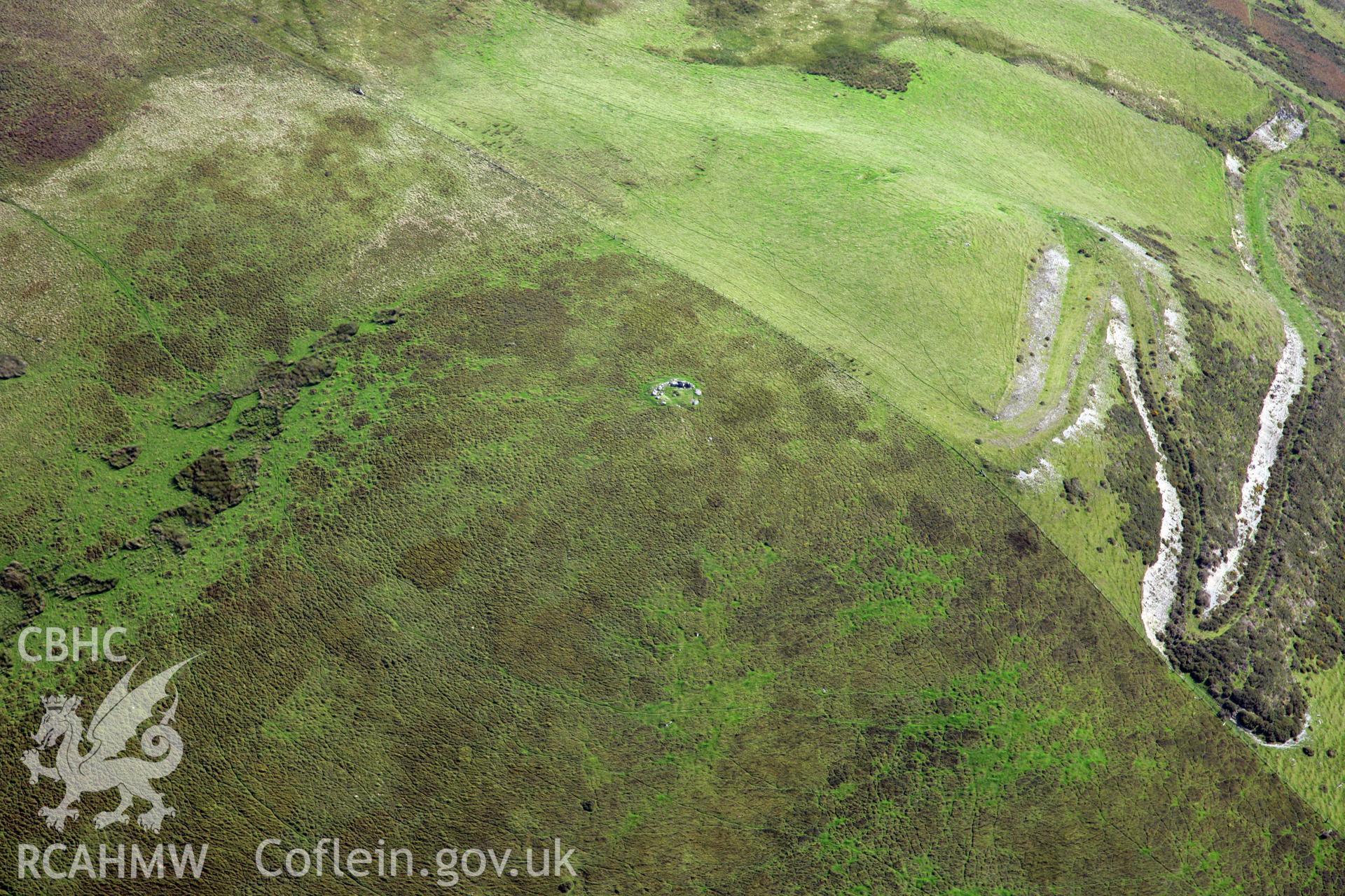 RCAHMW colour oblique photograph of Yr Allor Cairn. Taken by Oliver Davies on 29/09/2011.