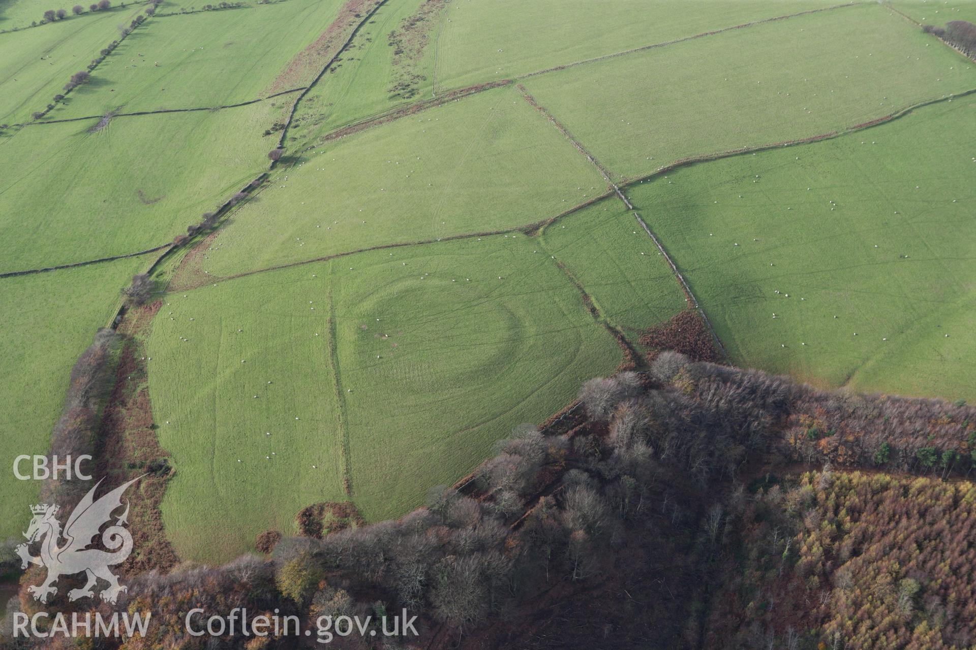 RCAHMW colour oblique photograph of Ton Mawr Enclosure. Taken by Toby Driver on 17/11/2011.