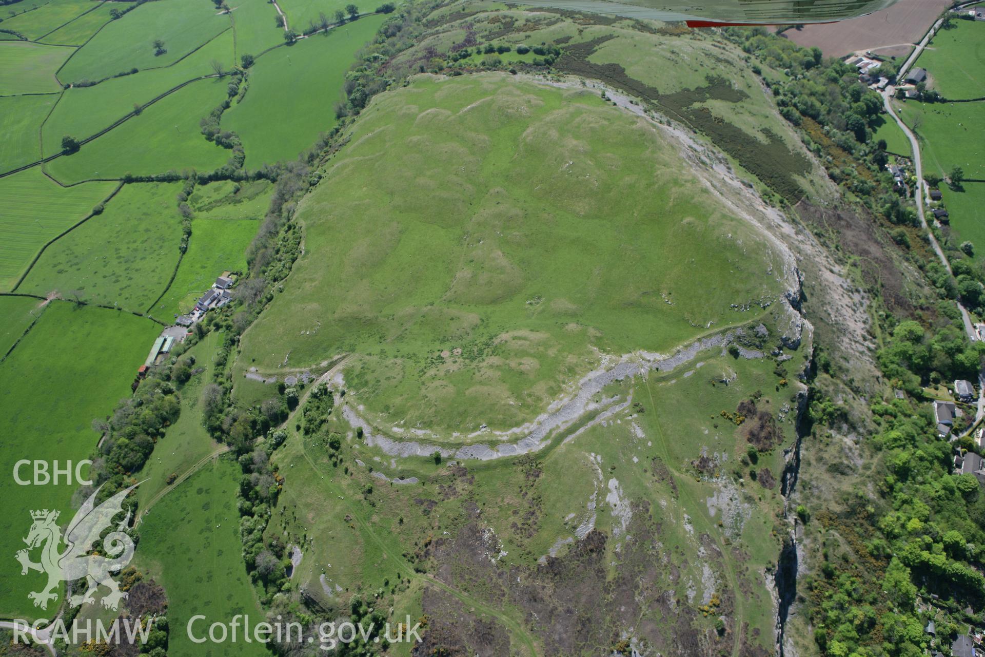 RCAHMW colour oblique photograph of Pen-y-Corddyn-Mawr, Abergele. Taken by Toby Driver on 03/05/2011.