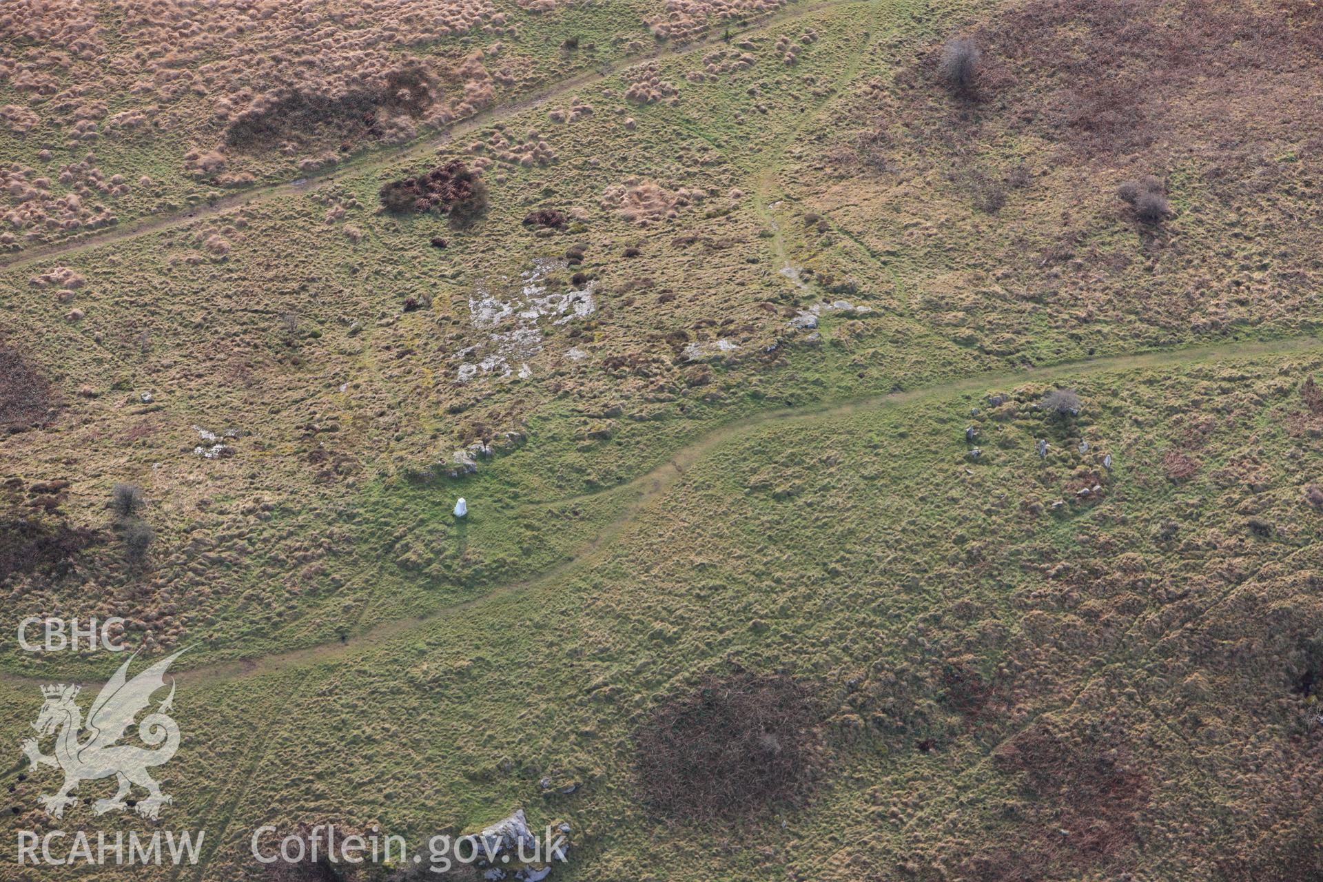 RCAHMW colour oblique photograph of Mynydd Llangyndeyrn, Round Cairns. Taken by Toby Driver on 27/01/2012.