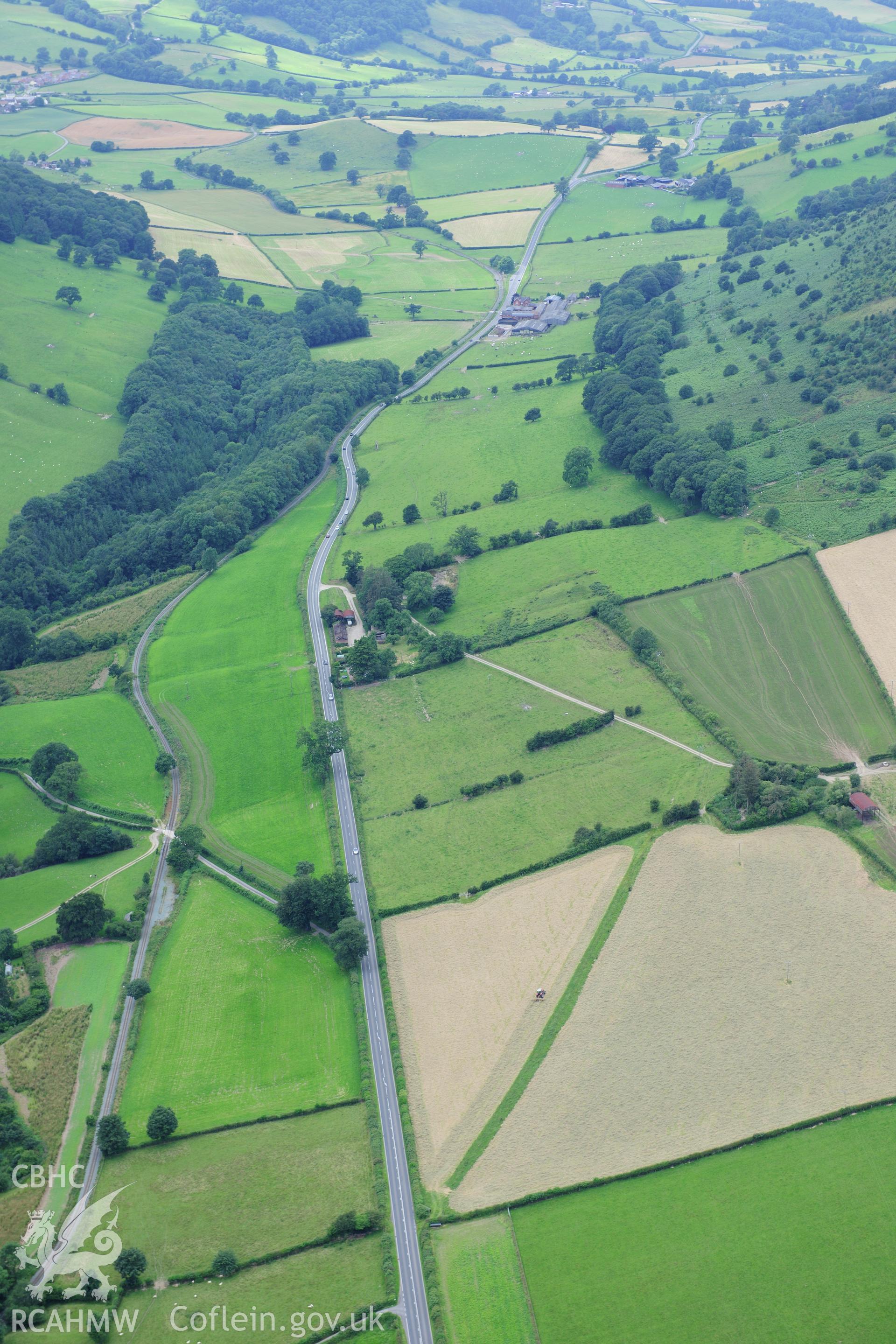 RCAHMW colour oblique photograph of Golfa Enclosure. Taken by Toby Driver on 27/07/2012.