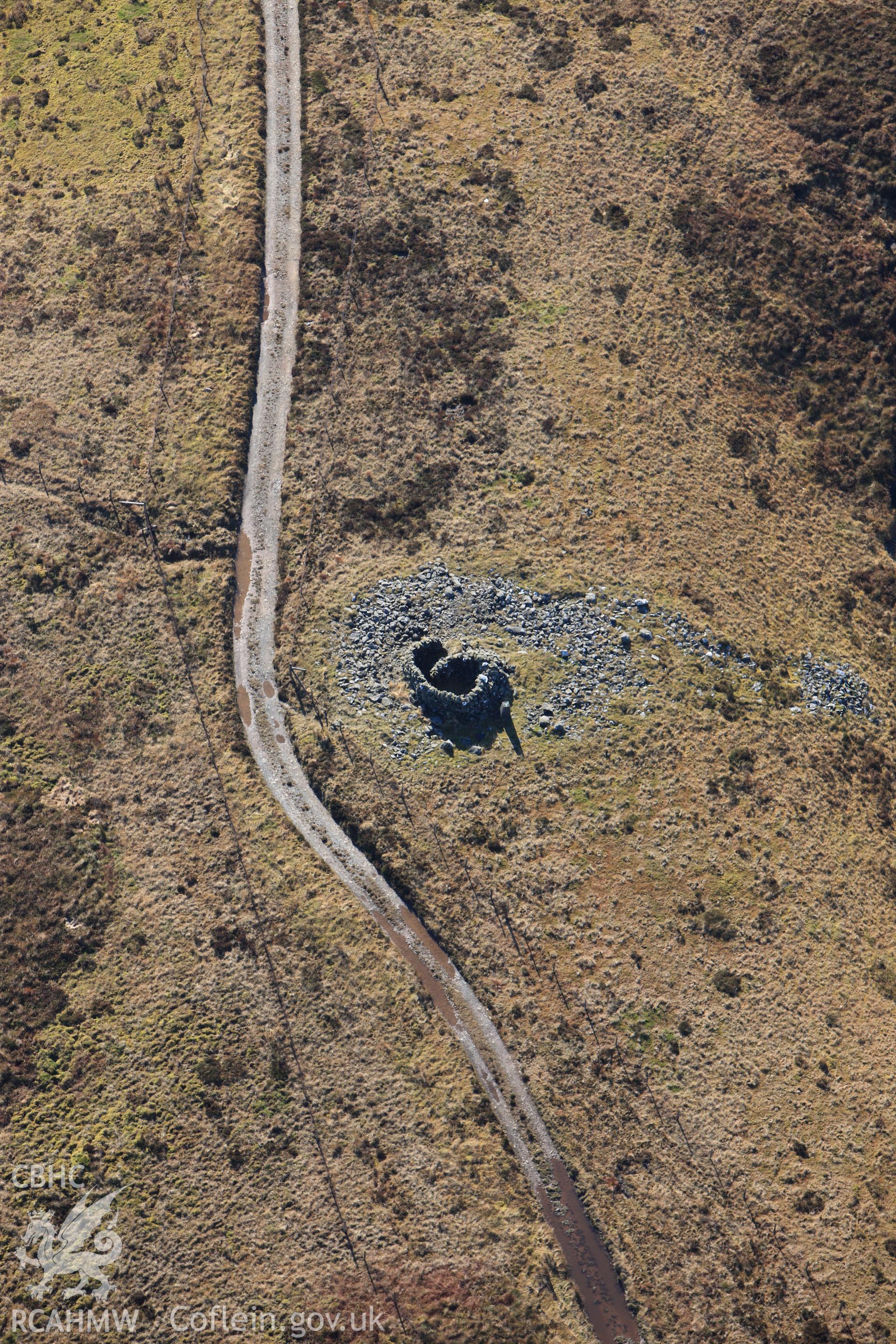 RCAHMW colour oblique photograph of Pen y Garn cairn. Taken by Toby Driver on 05/11/2012.