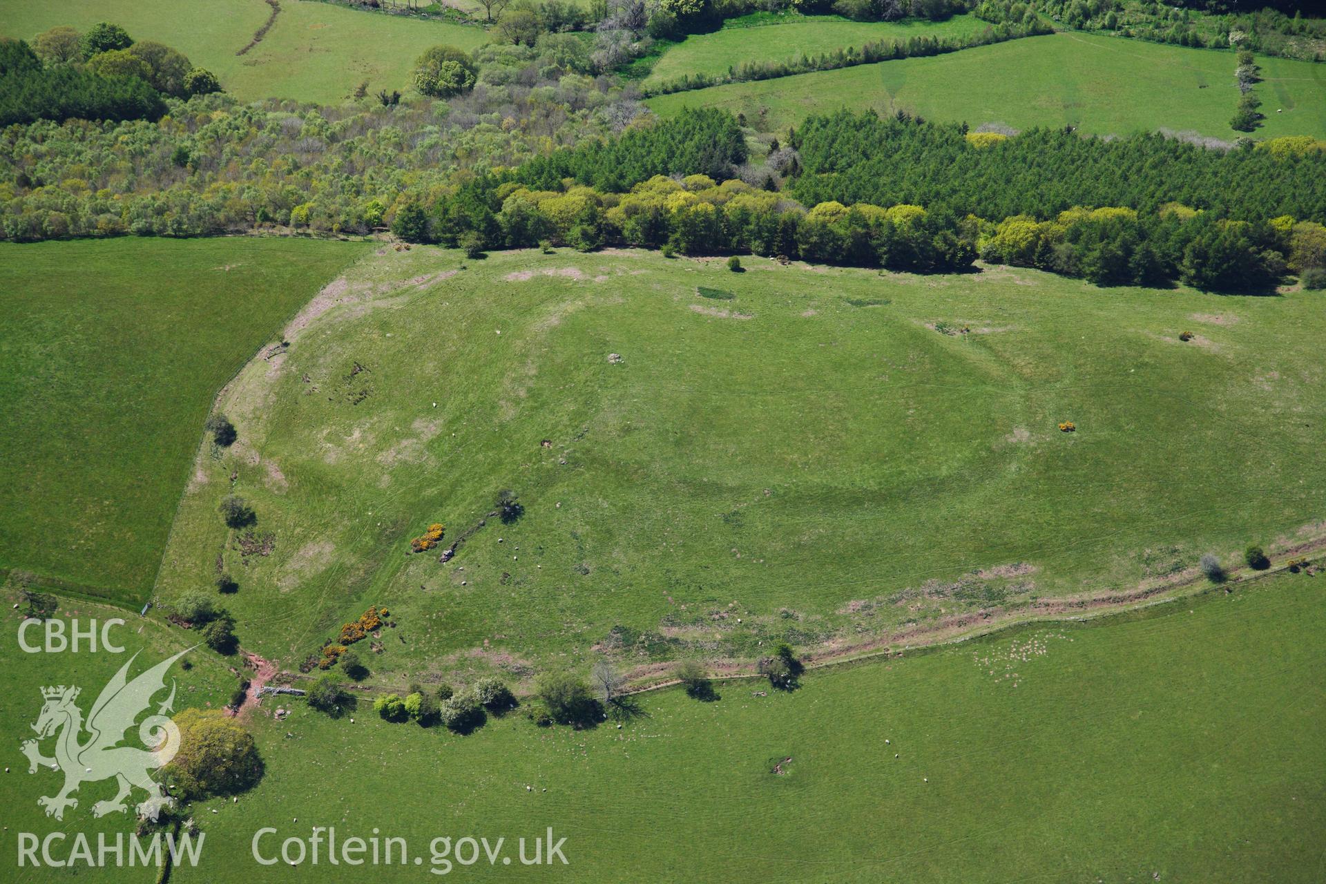 RCAHMW colour oblique photograph of Y Gaer, hillfort; Twyn y Gaer. Taken by Toby Driver on 22/05/2012.