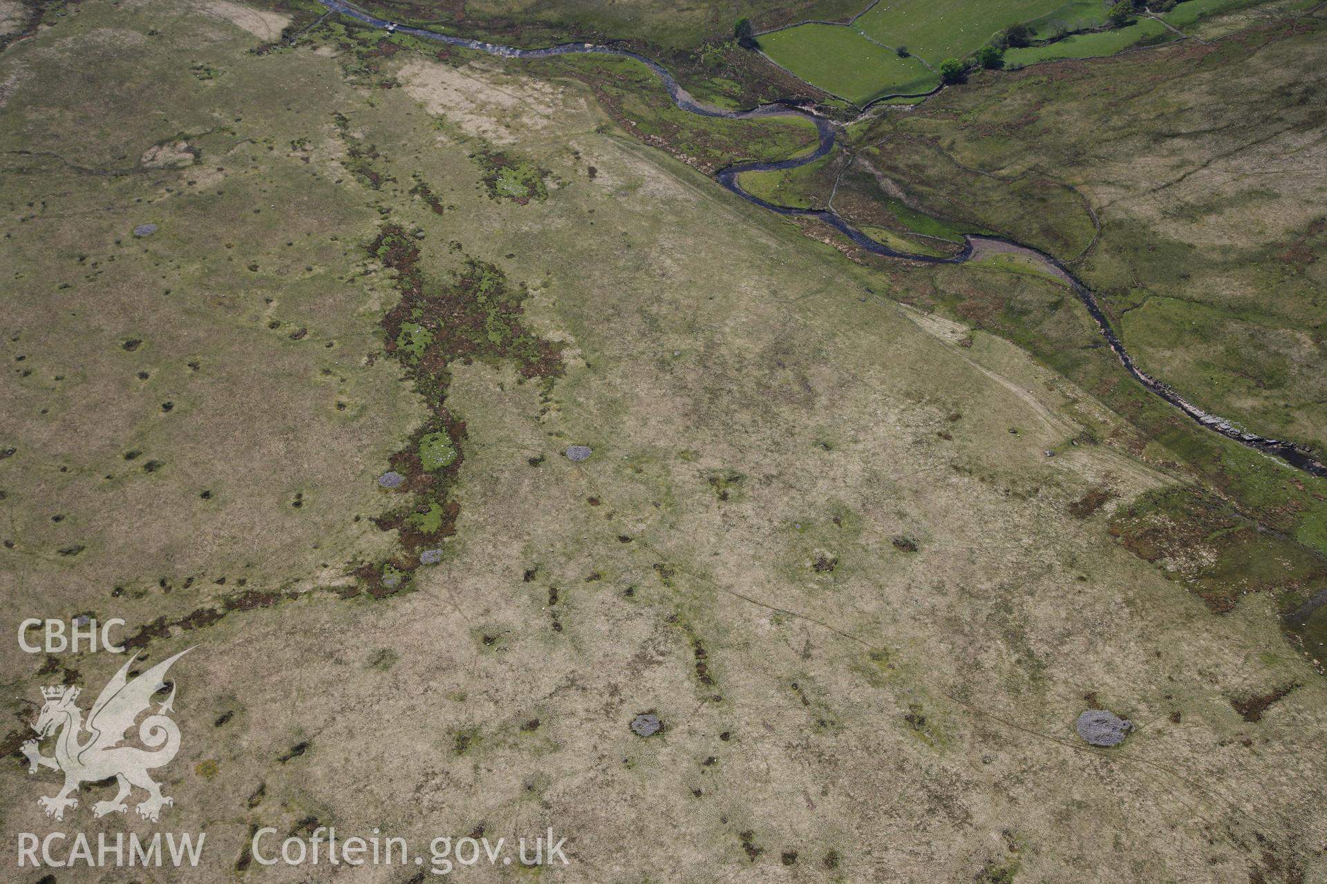 RCAHMW colour oblique photograph of Cefn Esgair-Carnau, cairn field. Taken by Toby Driver on 22/05/2012.