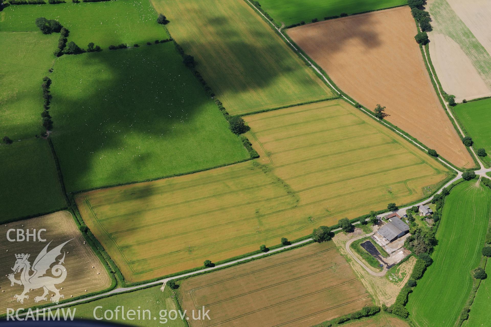 RCAHMW colour oblique photograph of Hindwell Cursus, central section, cropmarks. Taken by Toby Driver on 27/07/2012.