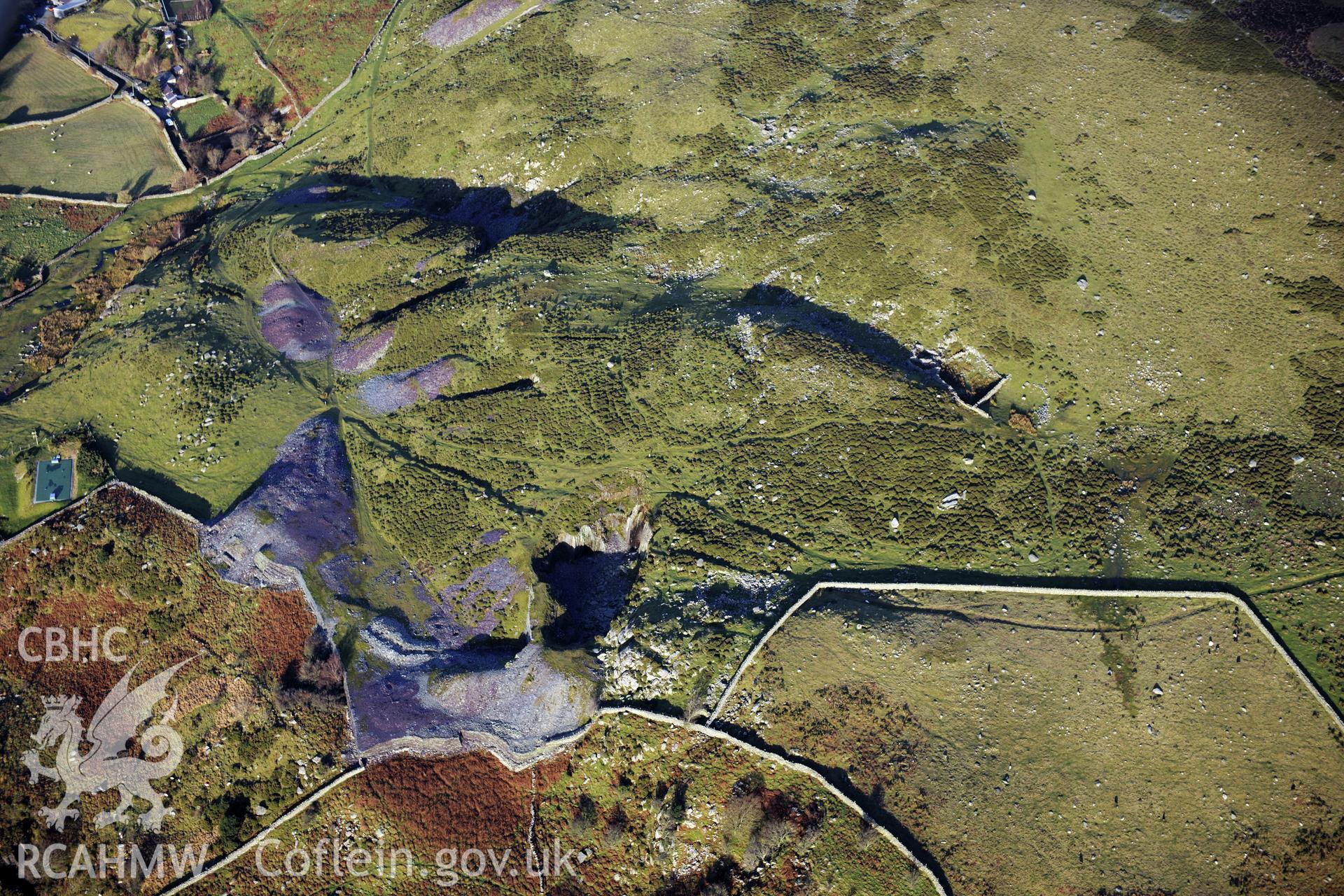 RCAHMW colour oblique photograph of Fortified hut settlement above Rachub, and slate tips. Taken by Toby Driver on 10/12/2012.