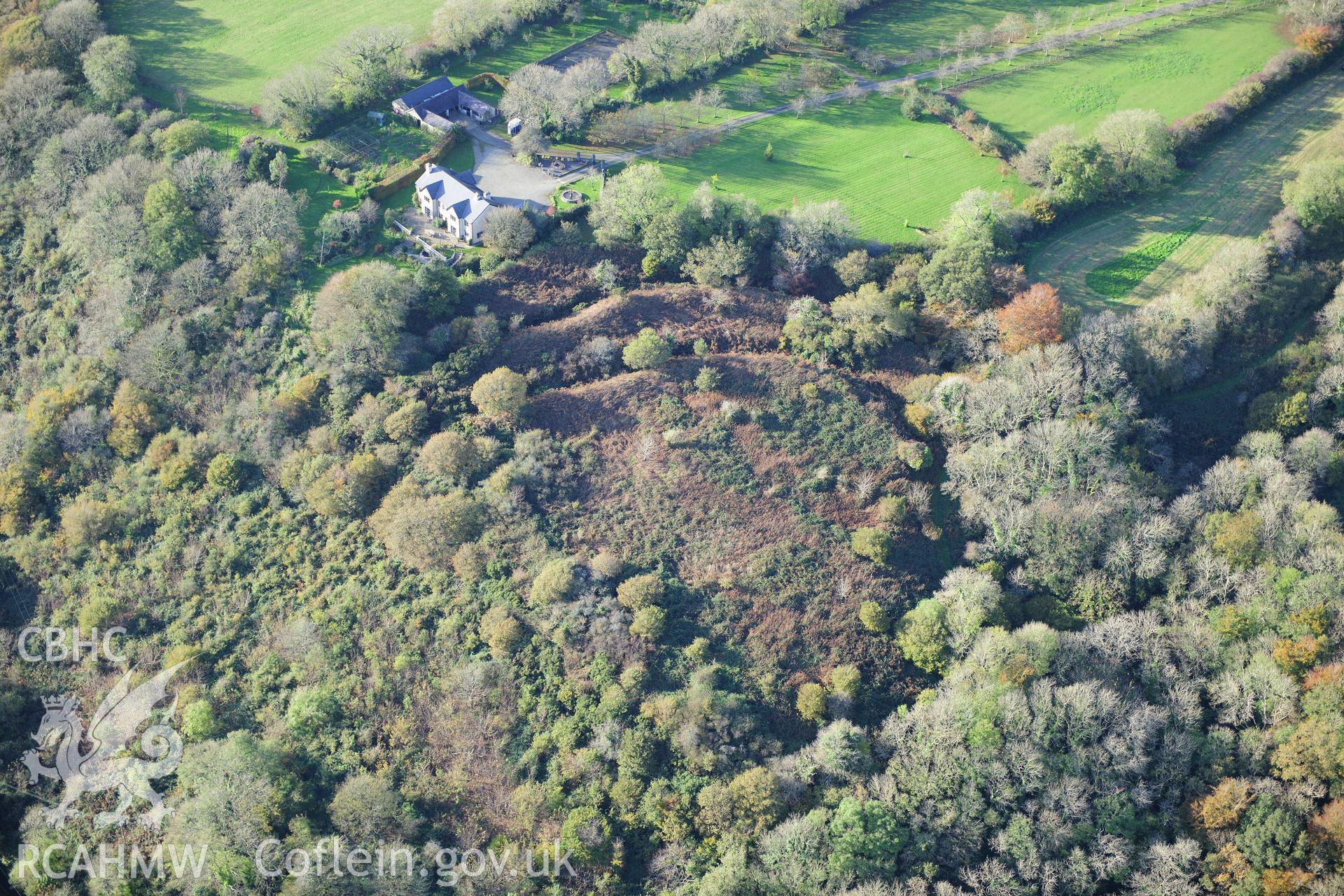 RCAHMW colour oblique photograph of Llanddewi Gaer. Taken by Toby Driver on 26/10/2012.