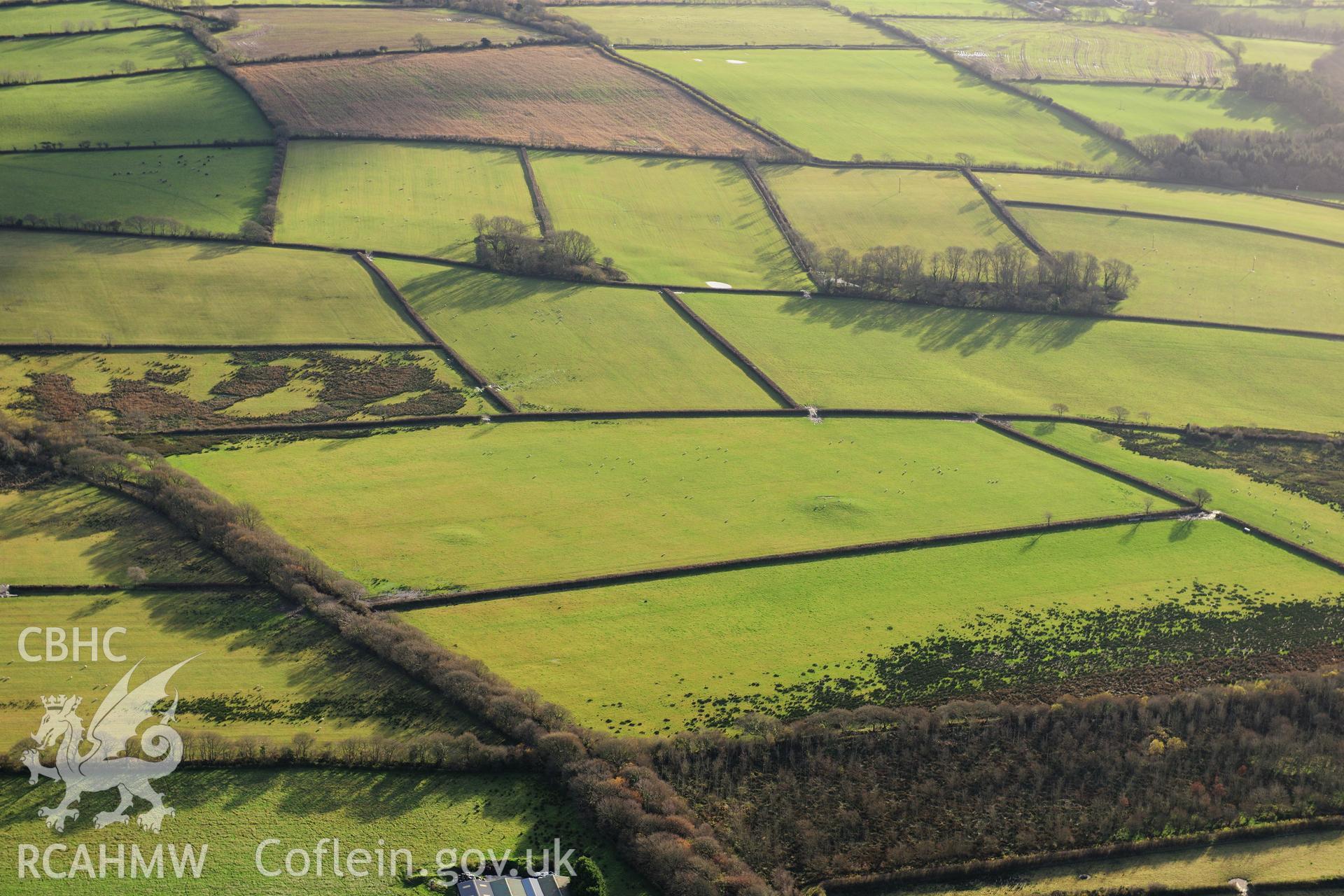 RCAHMW colour oblique photograph of Hanton Barrows. Taken by Toby Driver on 28/11/2012.