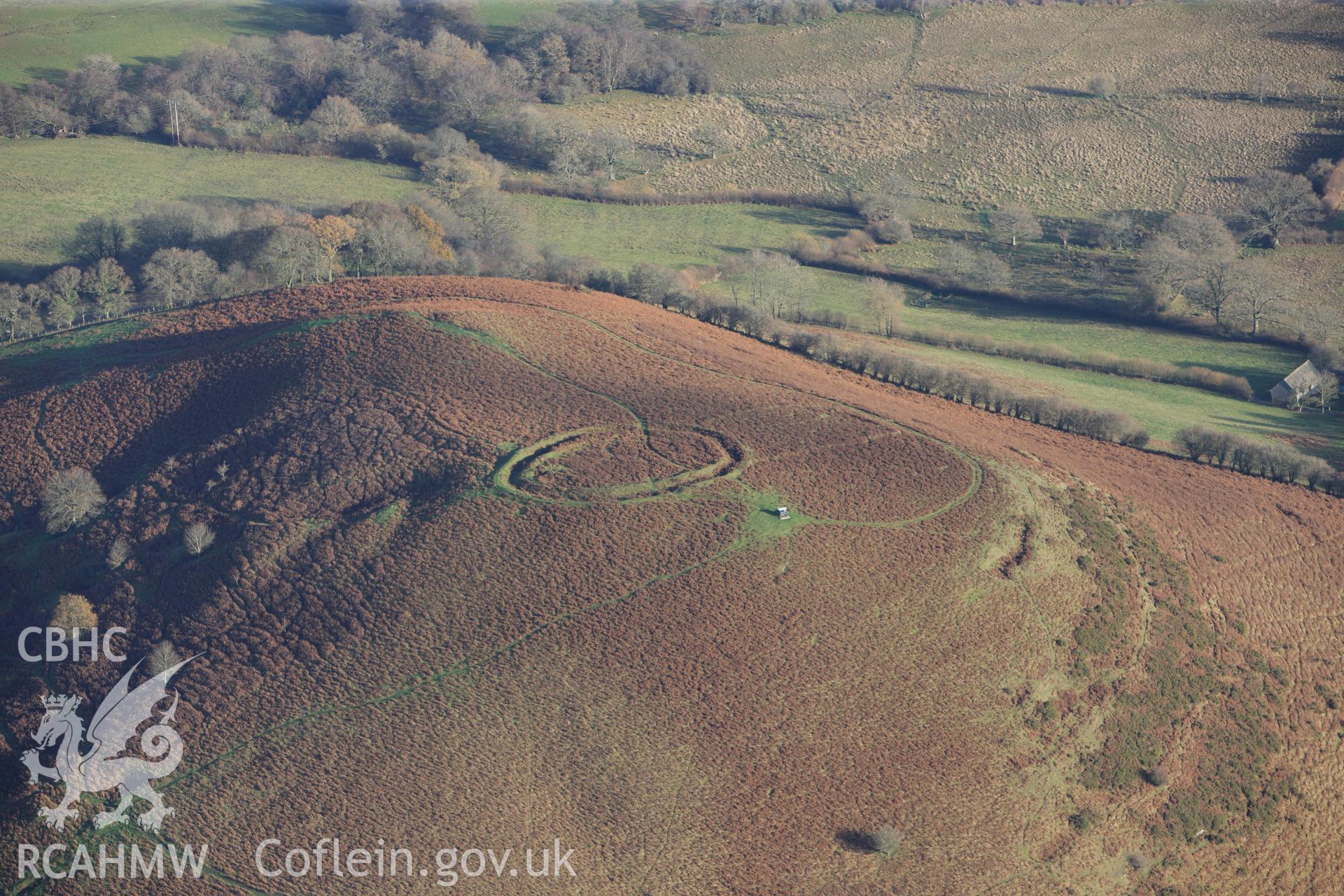 RCAHMW colour oblique photograph of Twyn y Garth defended enclosure, detailed view. Taken by Toby Driver on 23/11/2012.