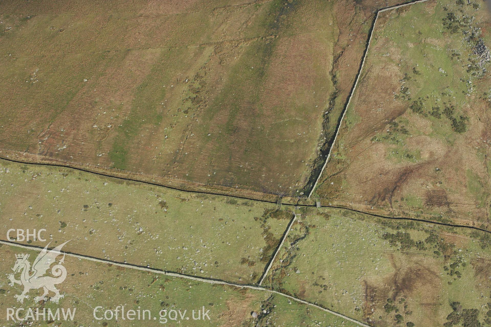 RCAHMW colour oblique photograph of Tal y Braich enclosure. Taken by Toby Driver on 13/01/2012.