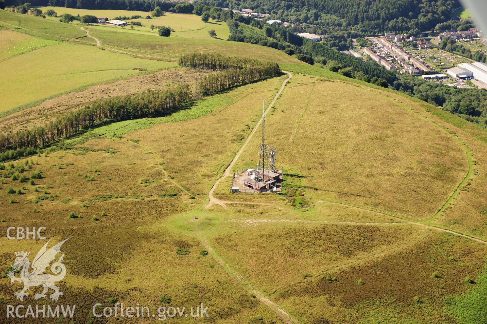 RCAHMW colour oblique photograph of Begwns round cairn. Taken by Toby Driver on 24/07/2012.