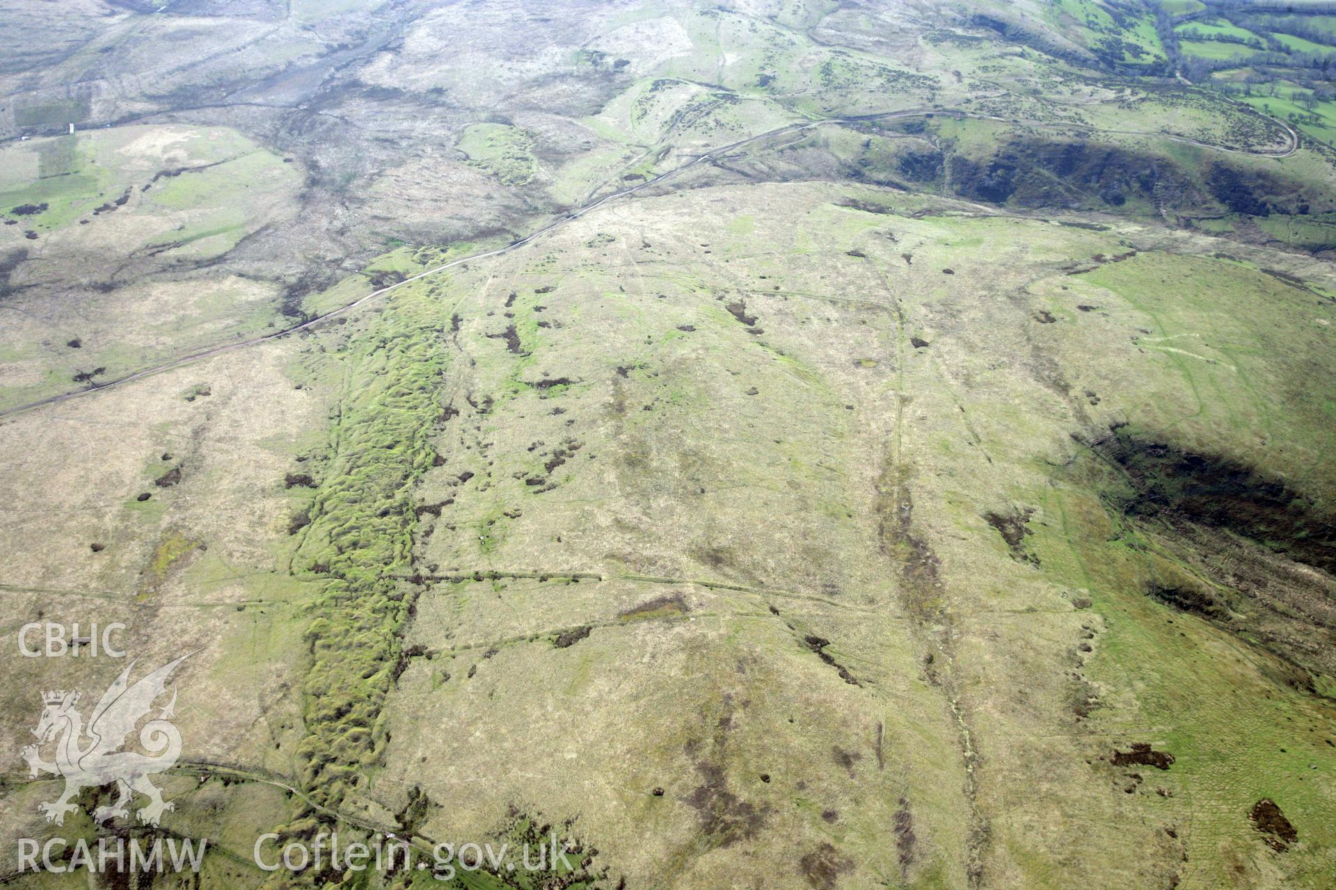 RCAHMW colour oblique photograph of Y Pigwn Roman marching camps. Taken by Toby Driver and Oliver Davies on 28/03/2012.