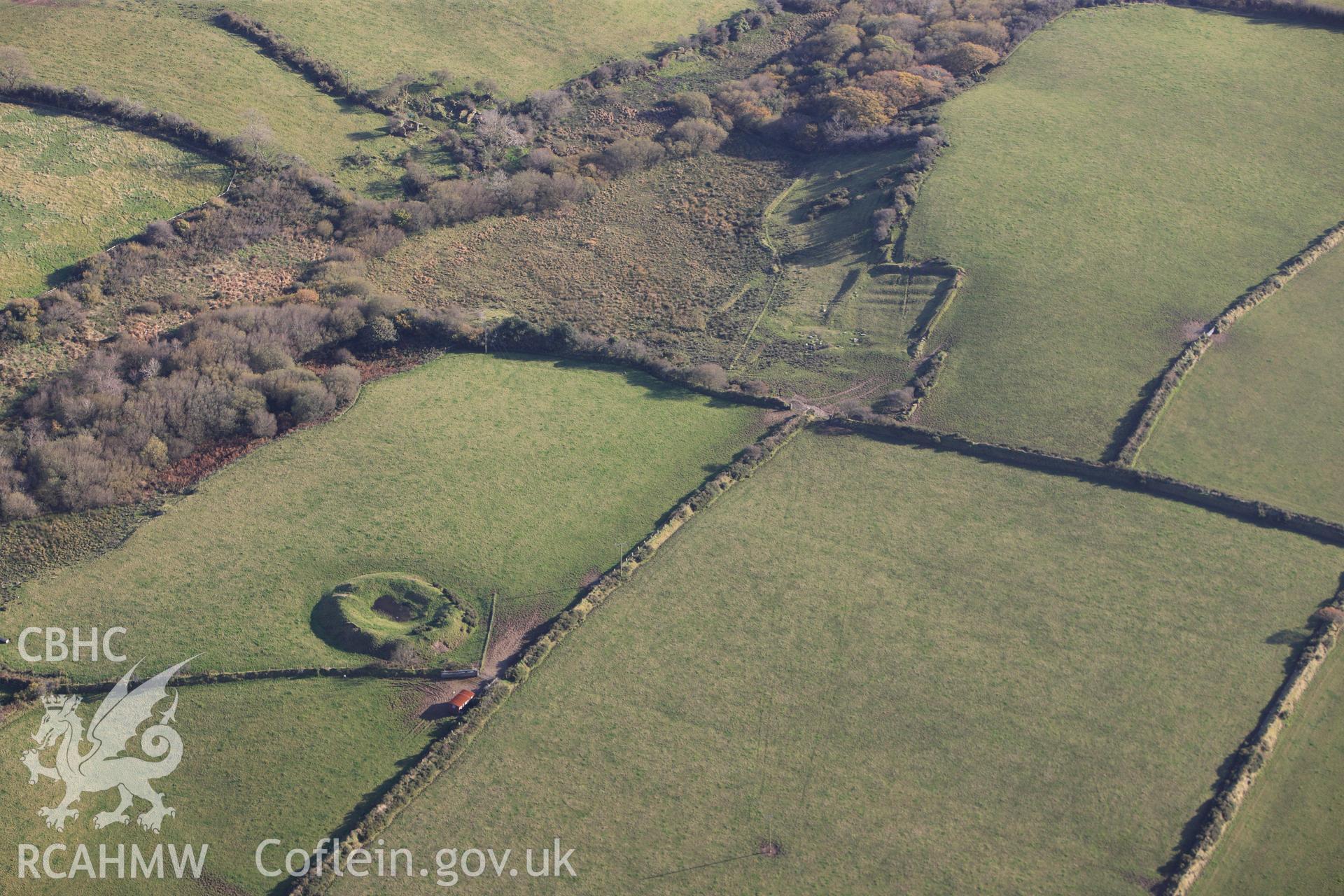 RCAHMW colour oblique photograph of  Castell Pen Gawsai. Taken by Toby Driver on 26/10/2012.