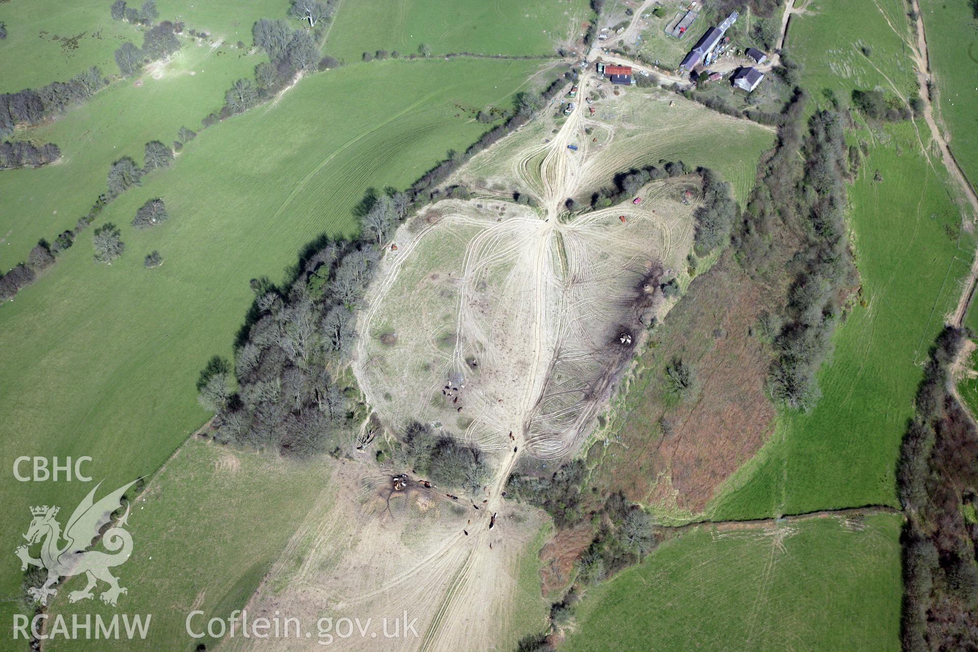 RCAHMW colour oblique photograph of Grongaer hillfort. Taken by Toby Driver and Oliver Davies on 28/03/2012.