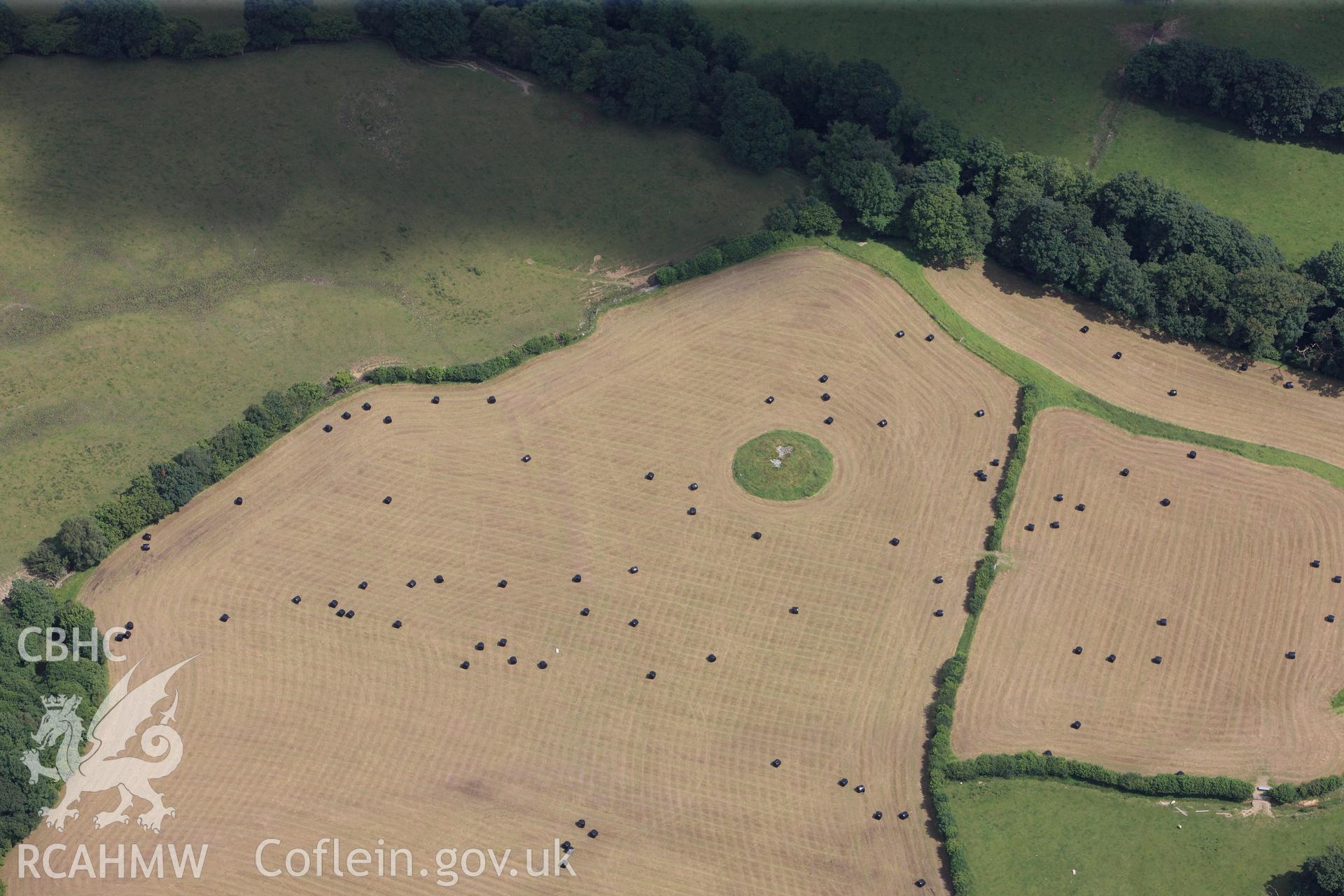 RCAHMW colour oblique photograph of Maes Cae Dyfnant, Cairn. Taken by Toby Driver on 27/07/2012.